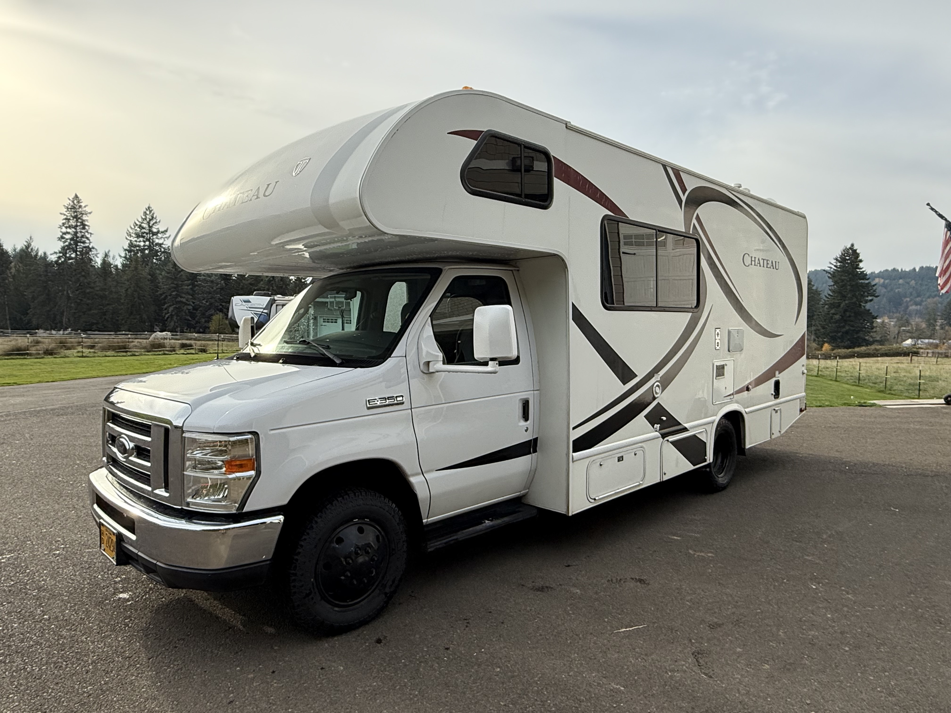 Thor Chateau 22E ALL SEASON w/ Heavy Duty Tires