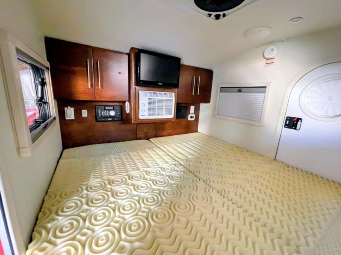 Experience a comfortable RV rental! This travel trailer features a cozy bed, overhead cabinets, TV, and AC.. T@G Max 2016