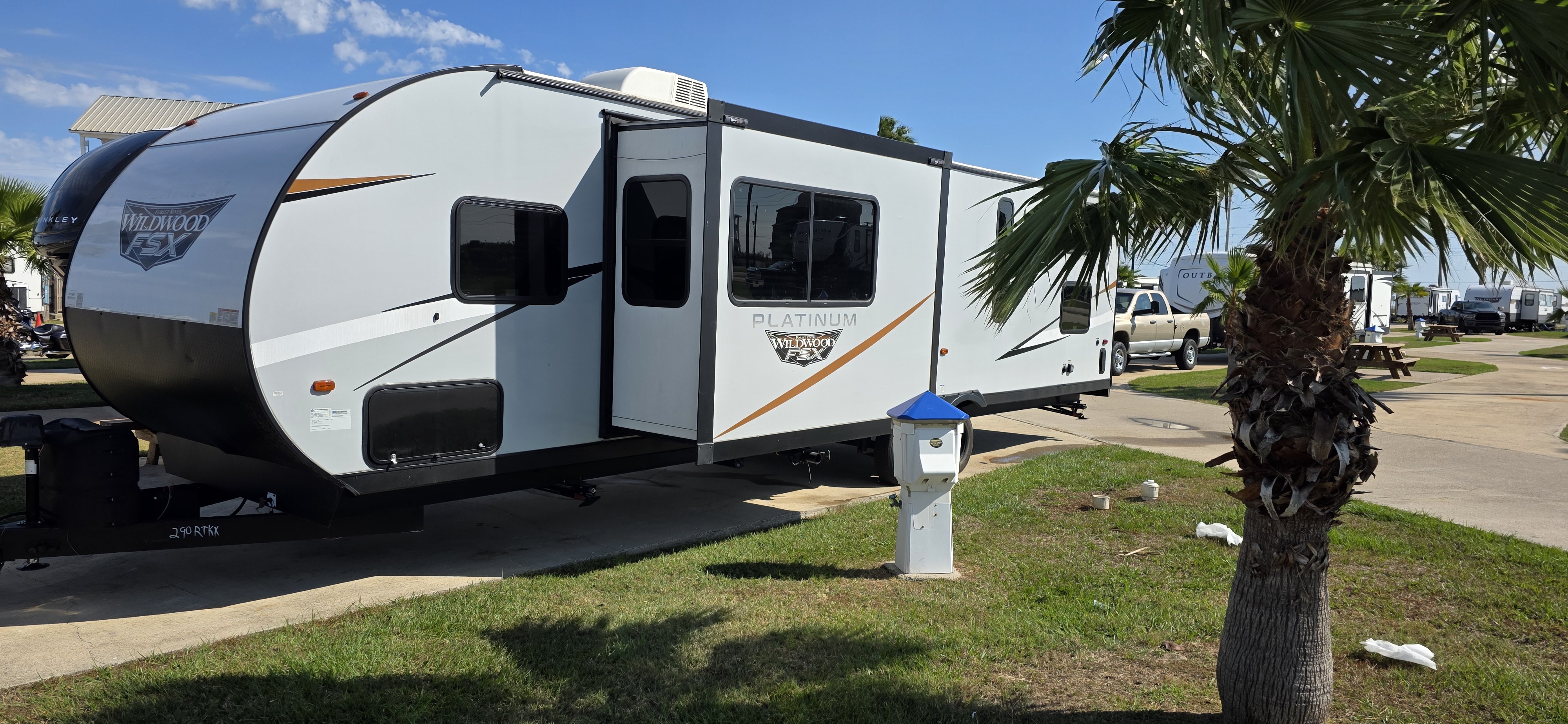 2024 Wildwood Platinum 29ft Luxe family adventure RV Family