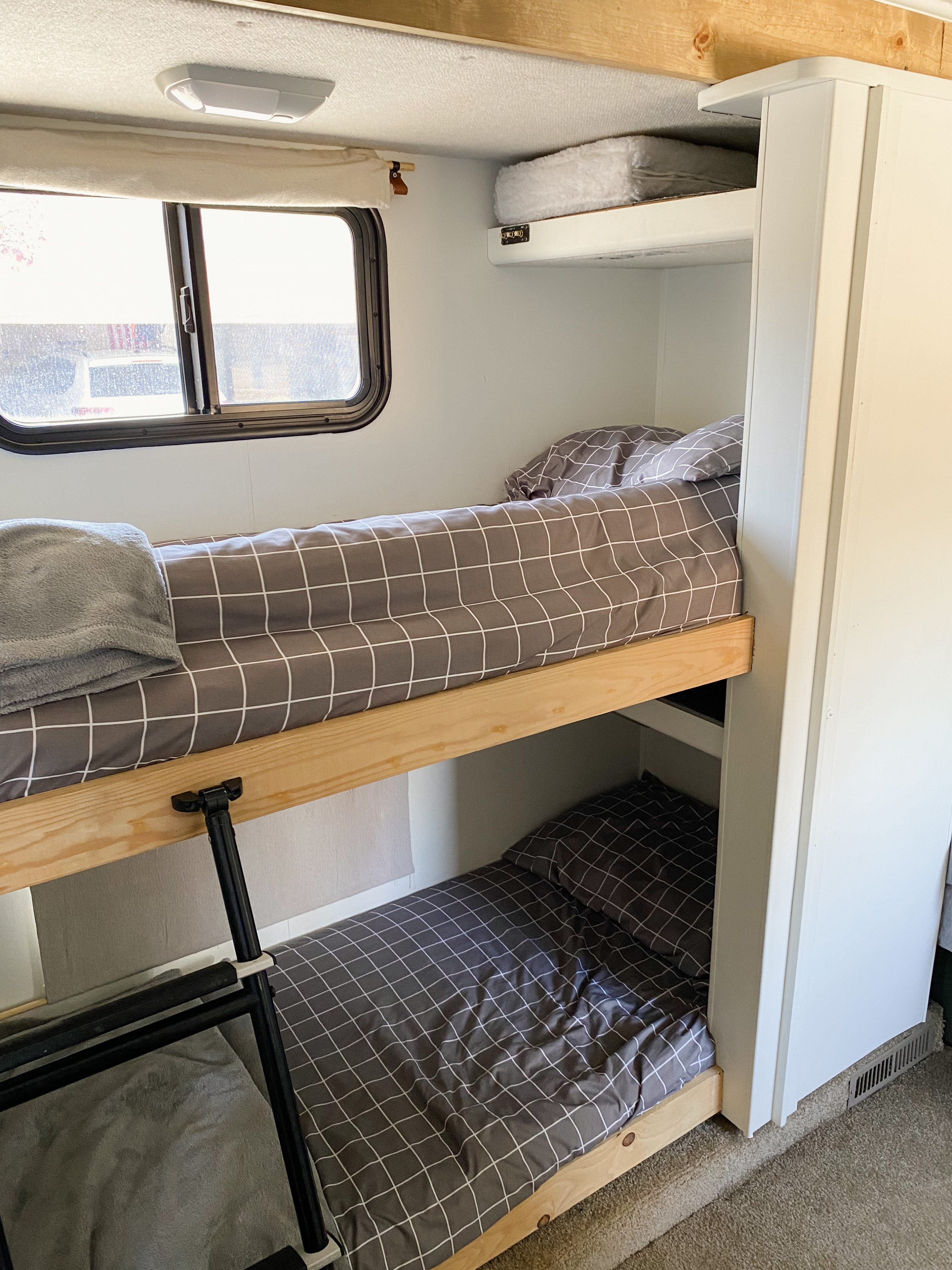 RV rental bunk beds: comfortable sleeping space with grid bedding and a window for scenic views during your travels.. Fleetwood Fiesta LX 2008