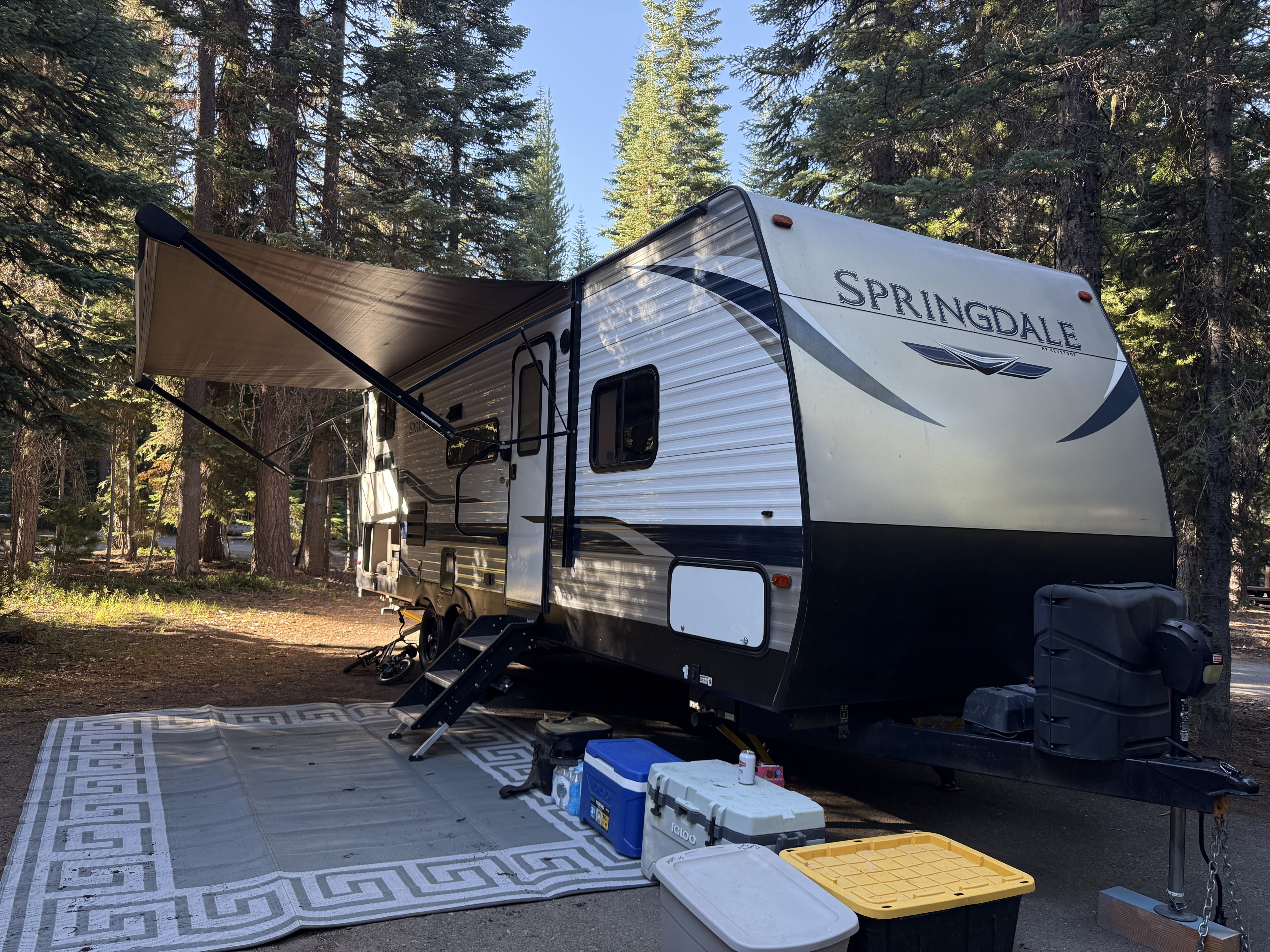 Springdale Bunkhouse - Starlink Wifi + Solar included (sleeps 6+)