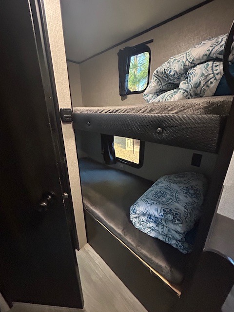Cozy RV rental bunk beds with soft blankets & windows. Ideal compact sleeping space for your adventure.. Jayco Jay Flight SLX 2022