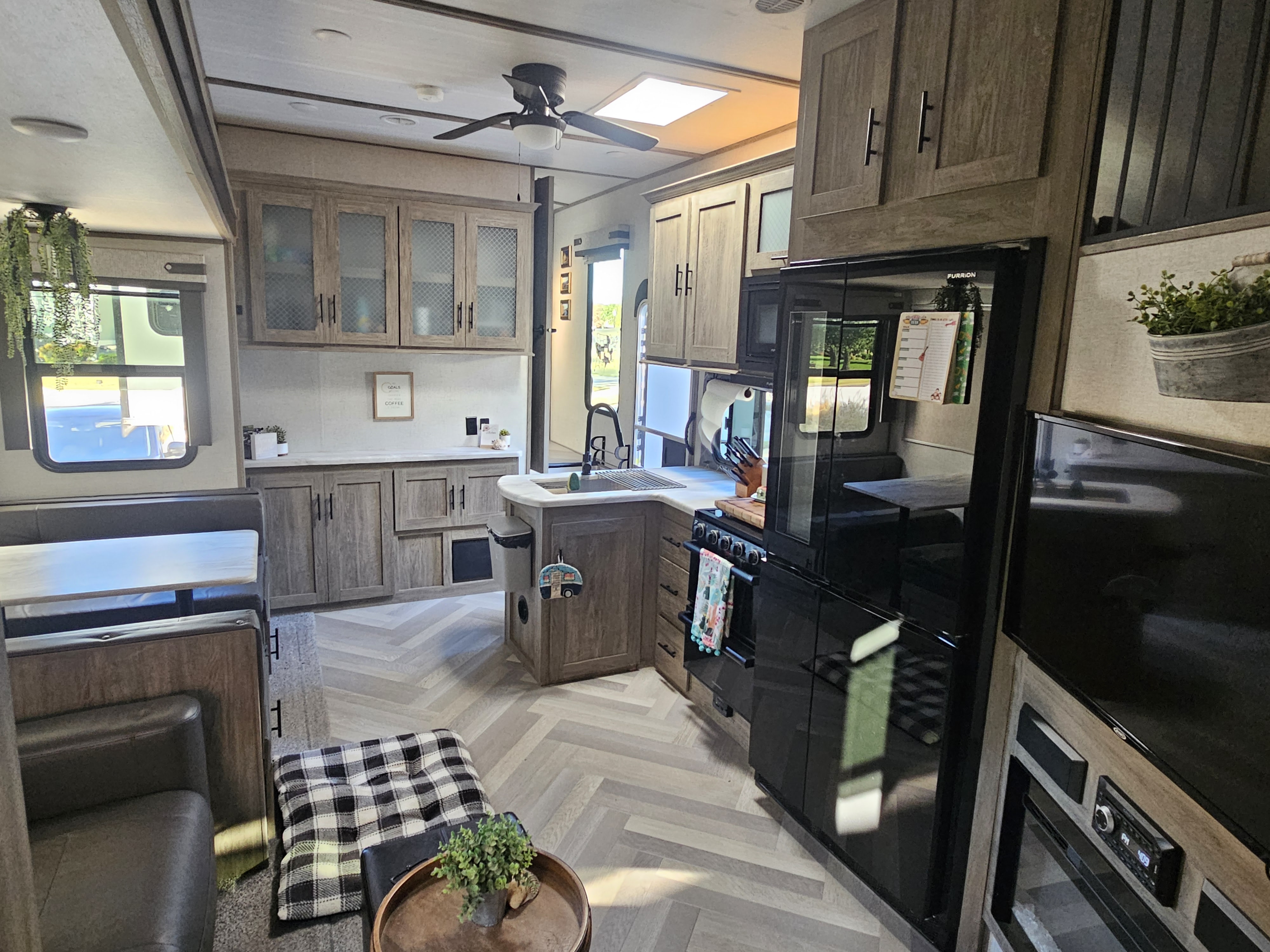 Fun for the Whole Family-Delivery Only Fifth Wheel