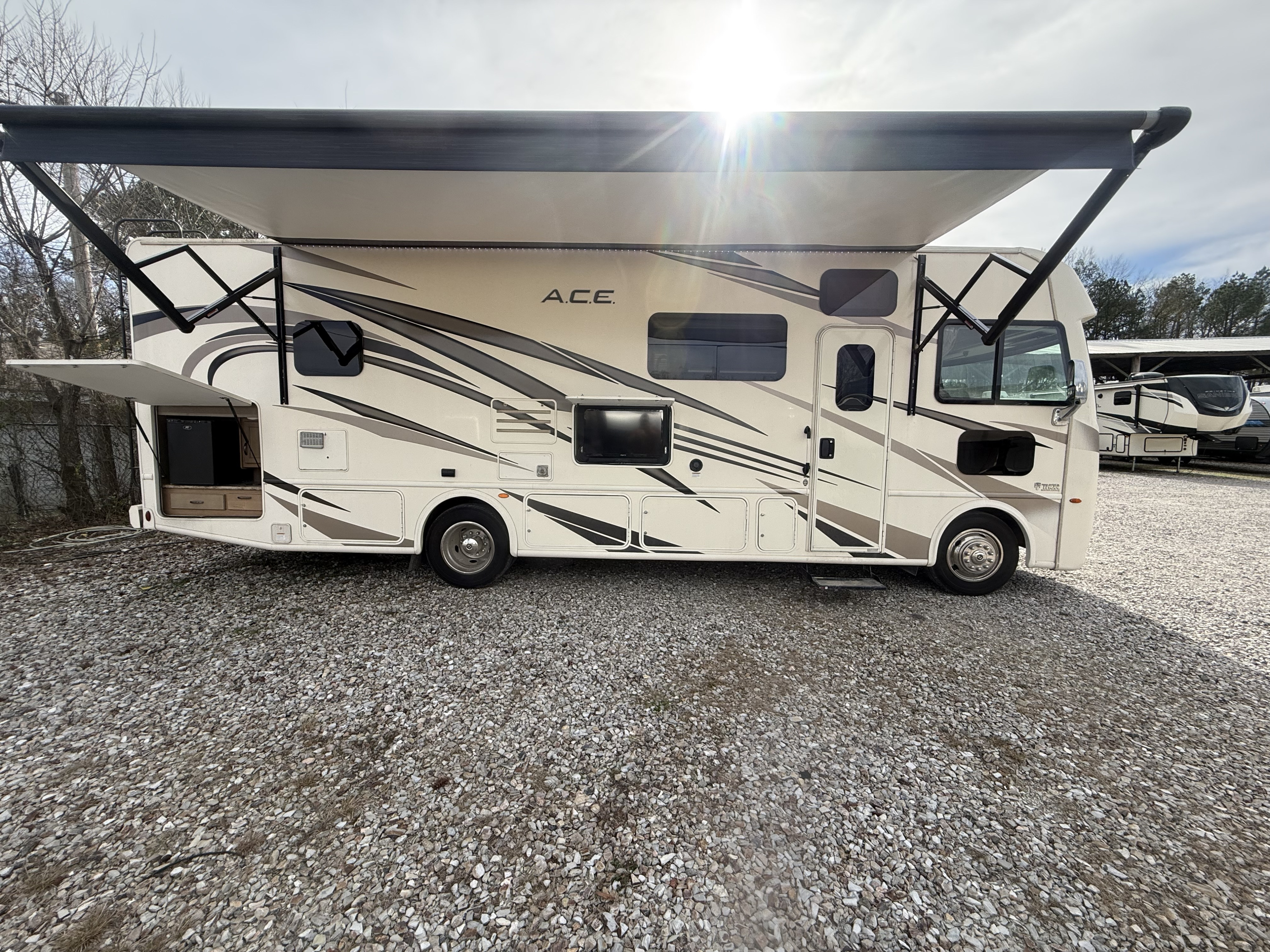 2021 THOR ACE 30.3 DOUBLE SLIDE COACH