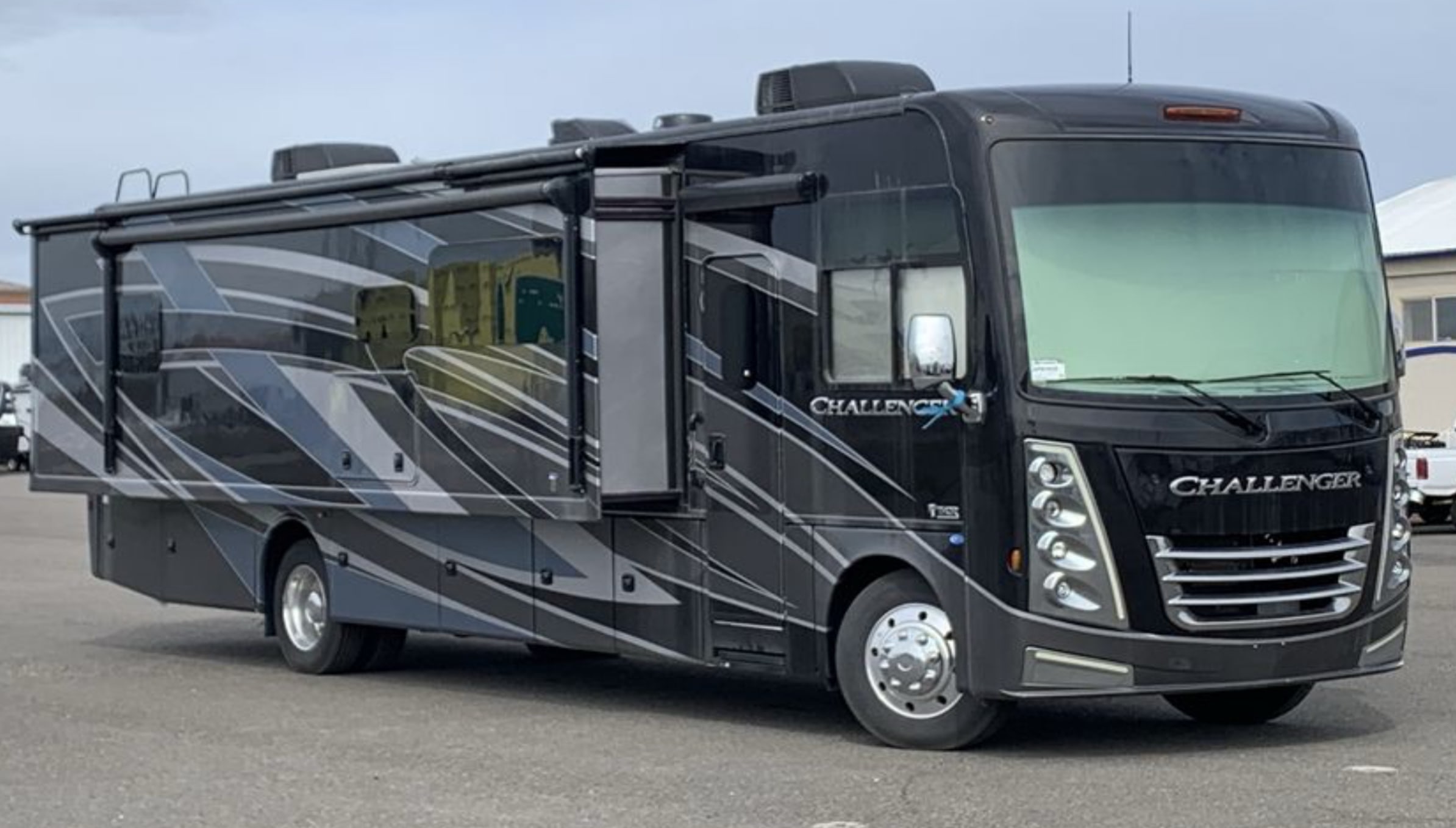 Glacier Gateway Luxury Coach - Sleeps 8