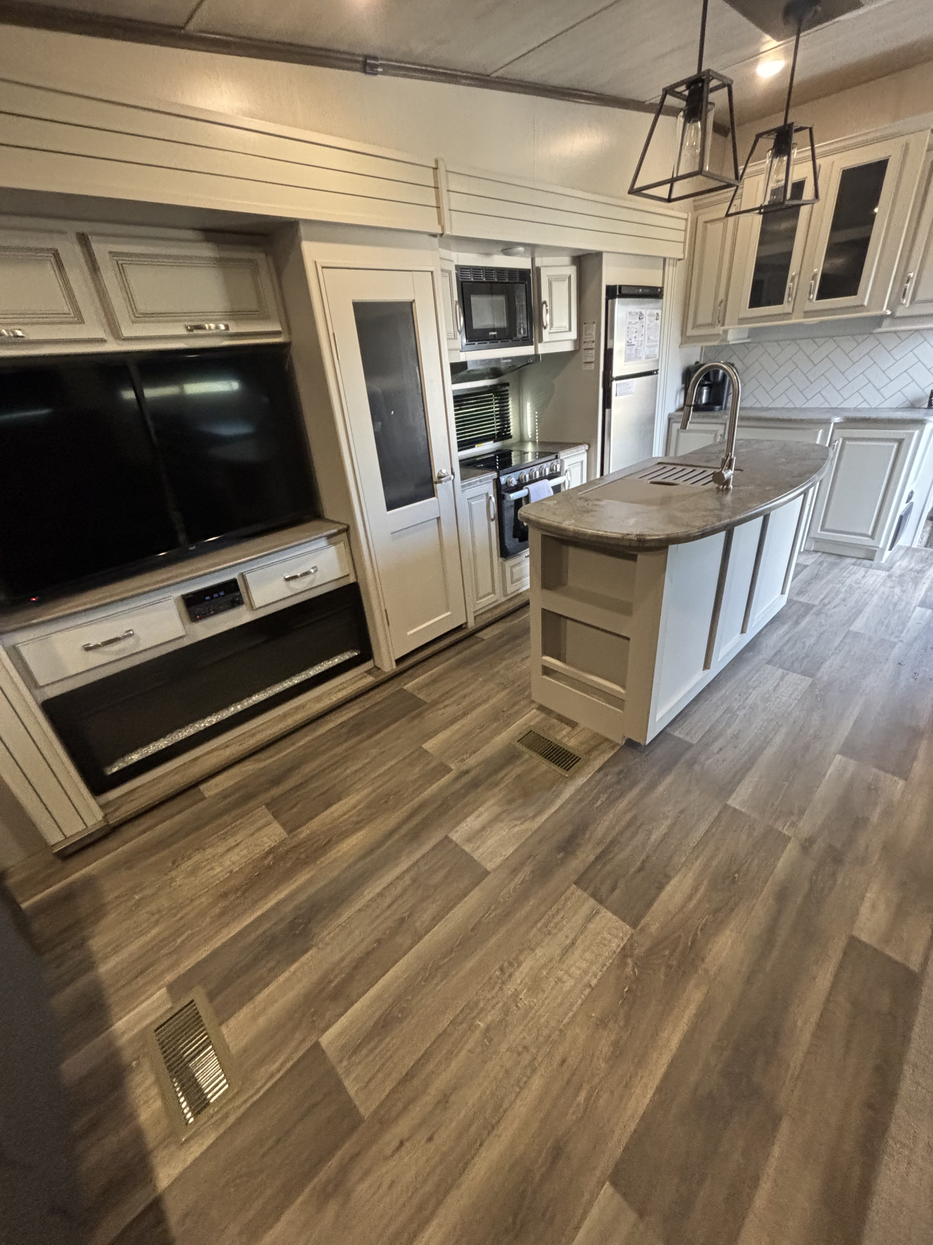 2022 Keystone RV Cougar (No Beach Setup)
