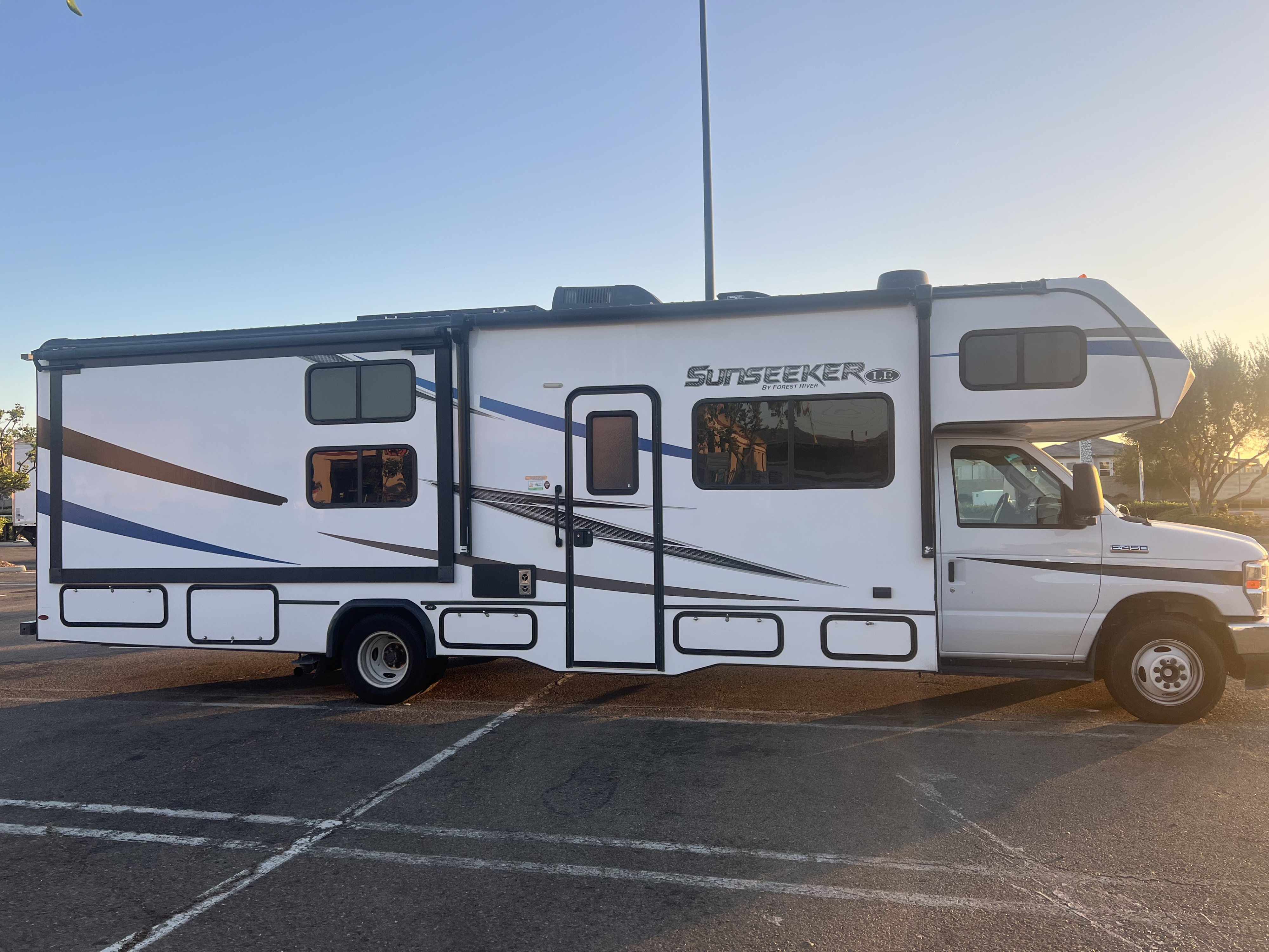 Sunseeker 3250DS -Bunkbed - Unlimited mileage w/ 2 Slide-Outs