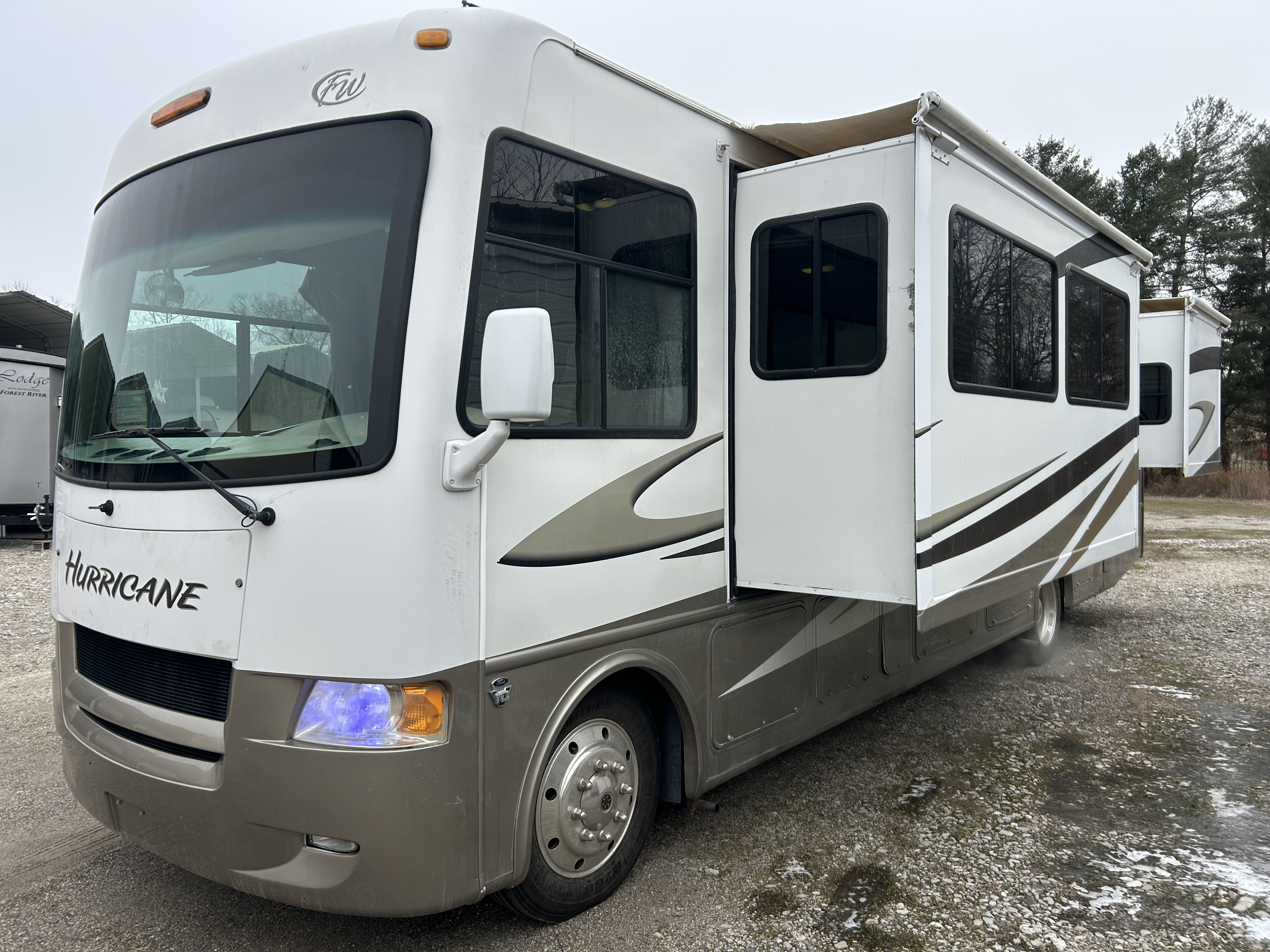 Hurricane 34B-bunks-queen-175M