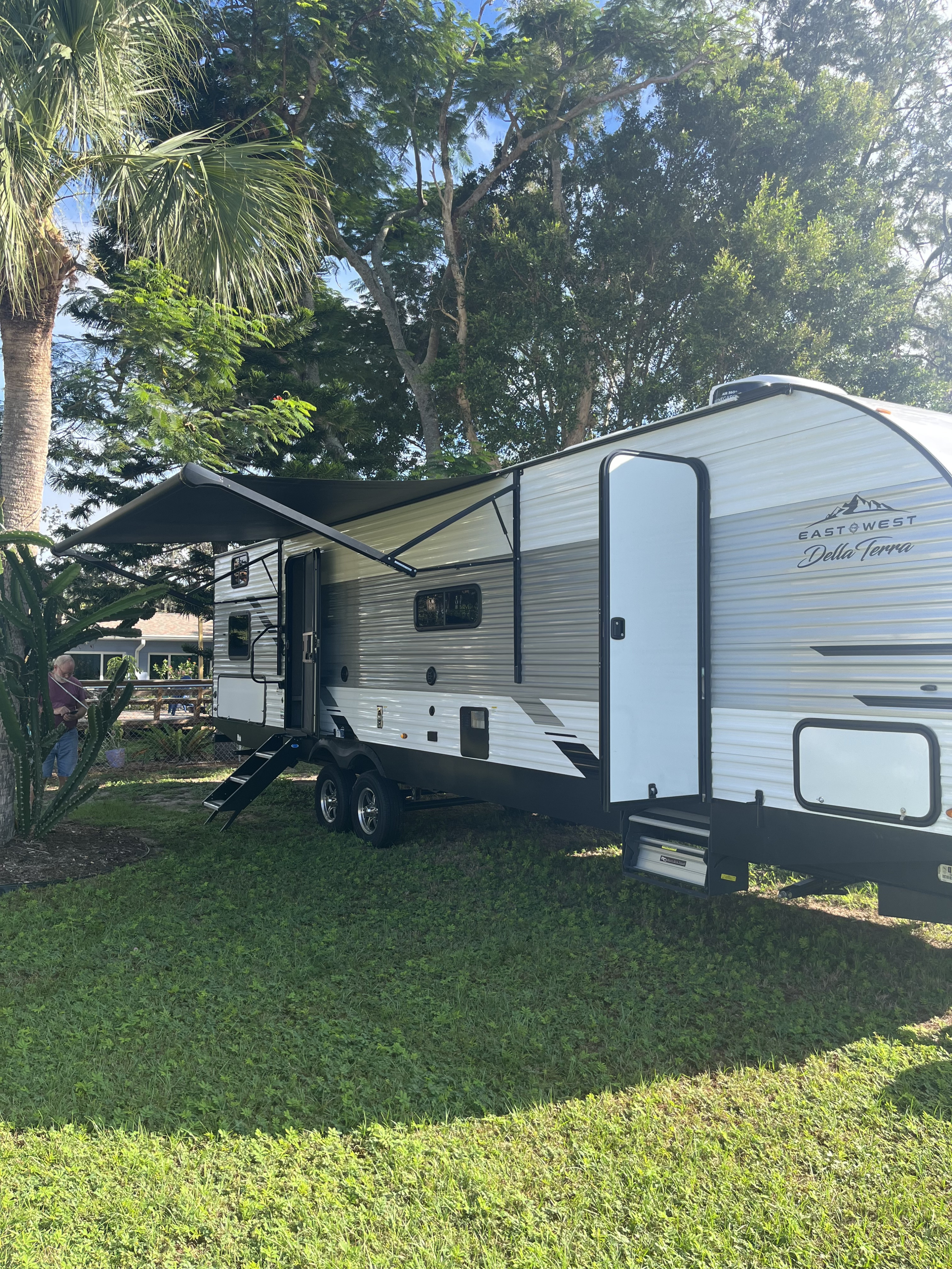 Spacious 38' Family Travel Trailer | Sleeps 10 | Delivery Setup Included