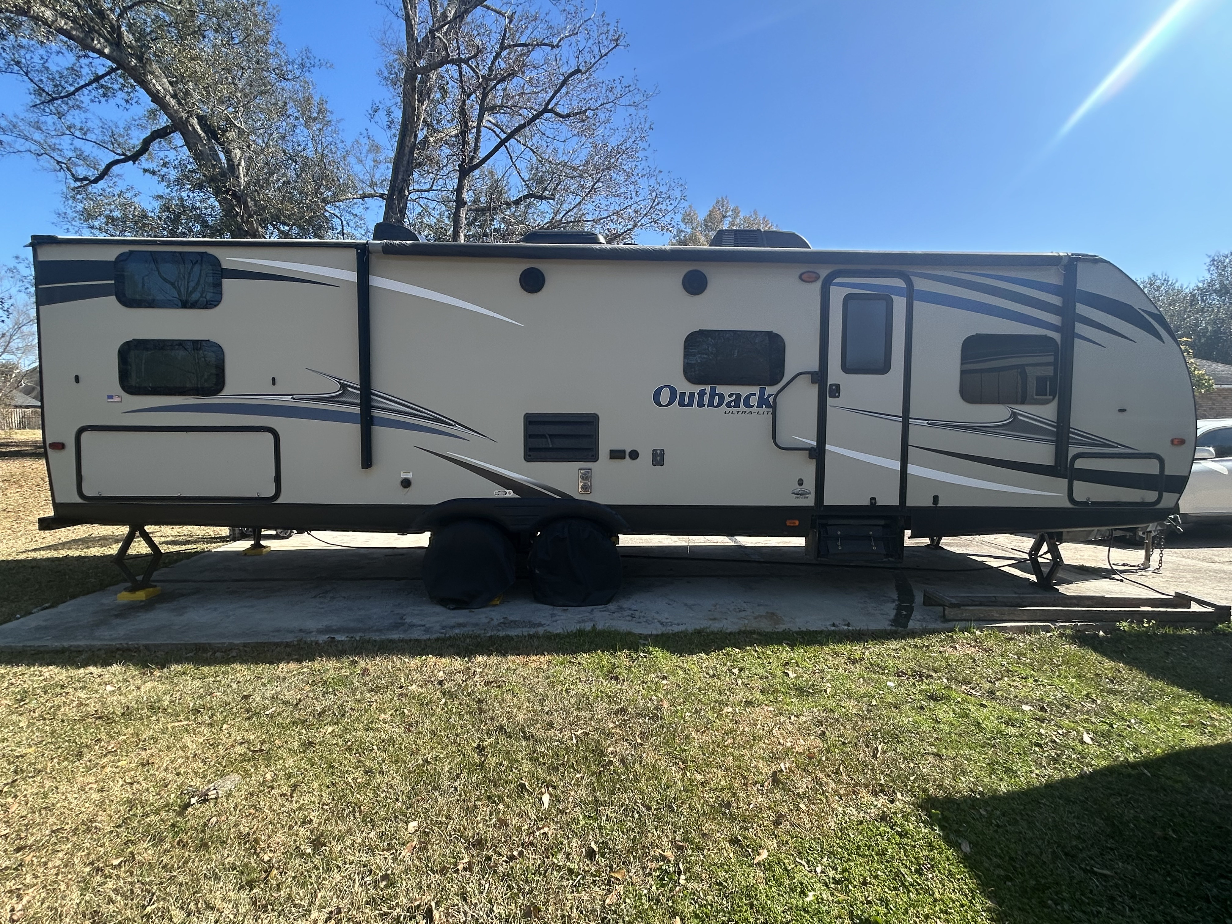 2017 Outback Ultra-Lite Bunkhouse - Perfect for large families