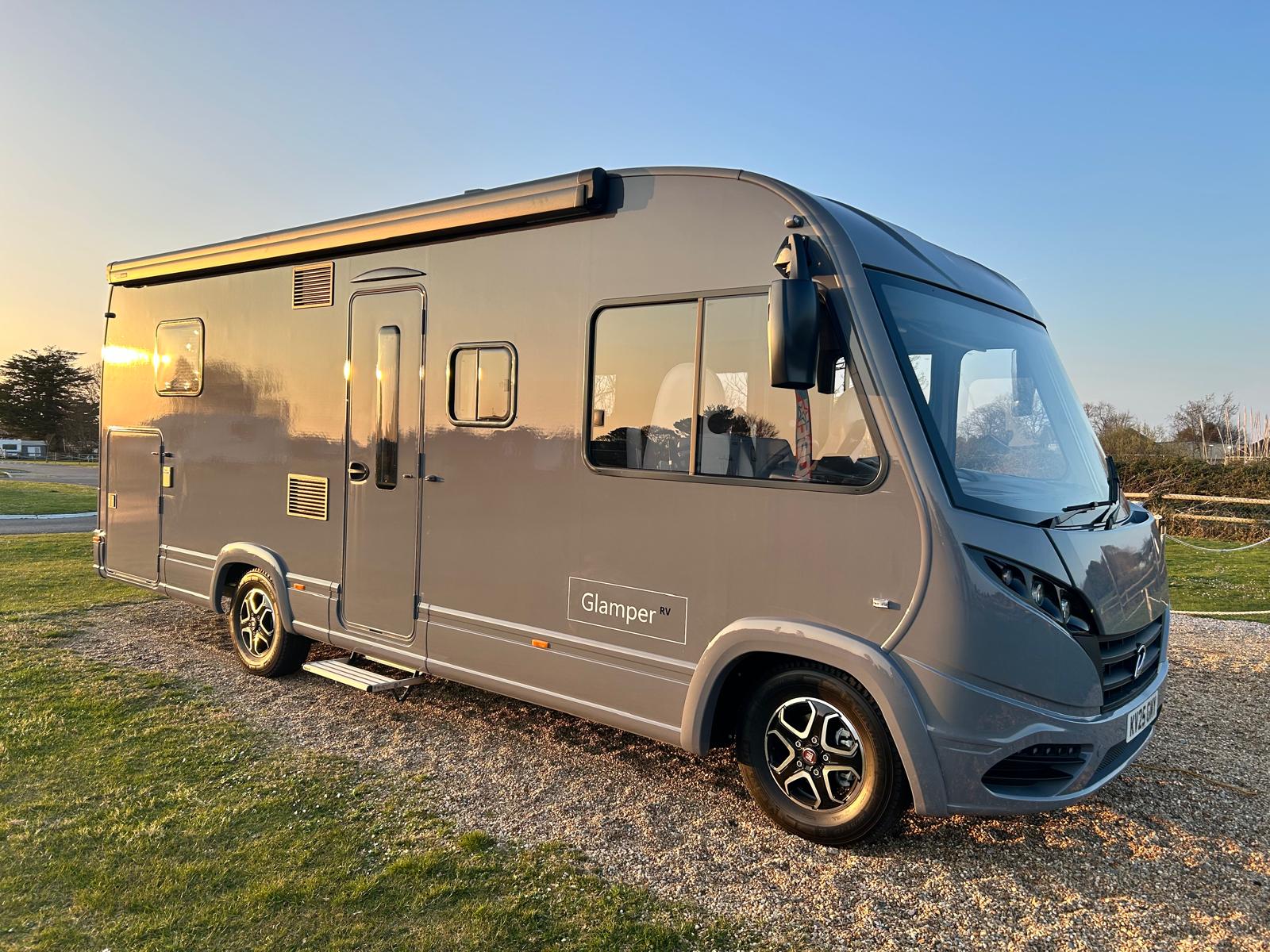 GlamperRV DBL (Open plan lounge, Twin/king, C1 licence)