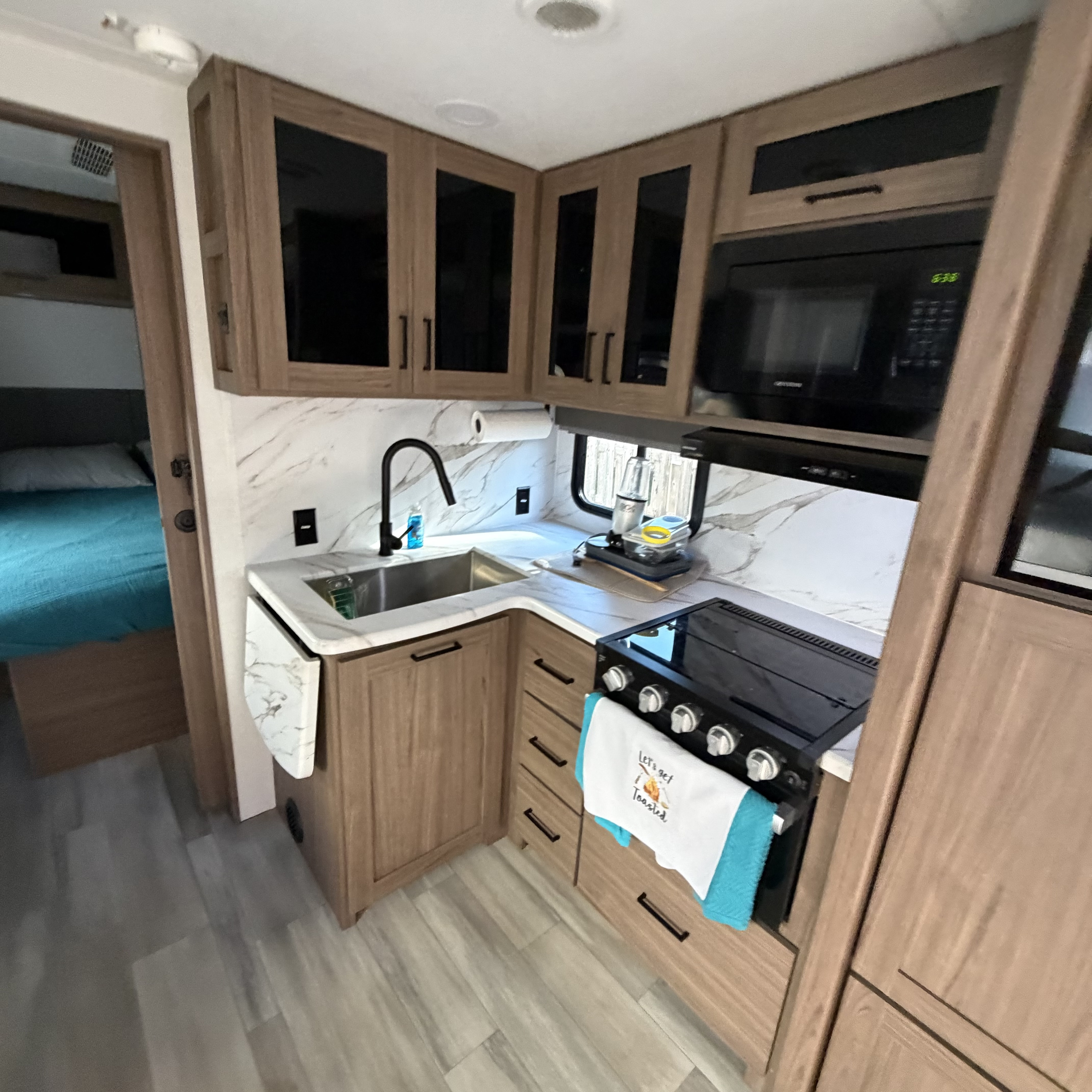 Vacation Ready! 2024 Alliance Delta w/Full Size Bunks- Sleeps 6-8