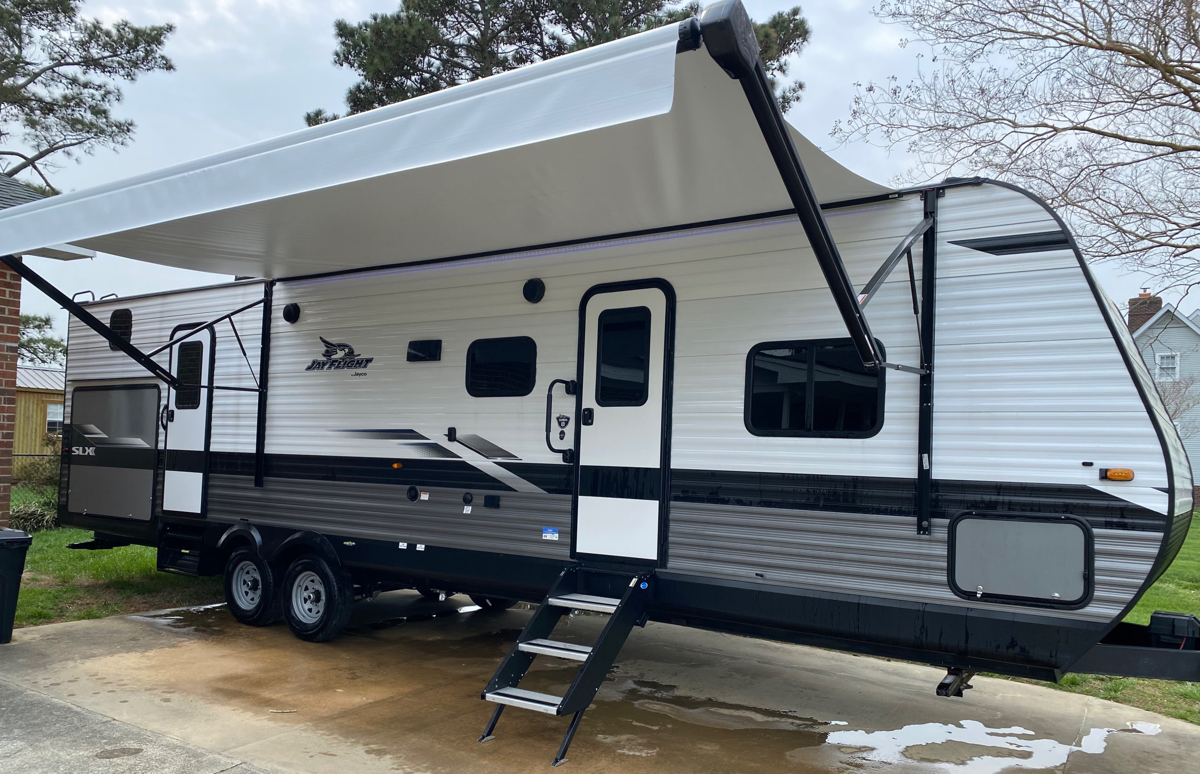 Spacious Family Bunkhouse | Sleeps 10 | Outdoor Kitchen + Delivery