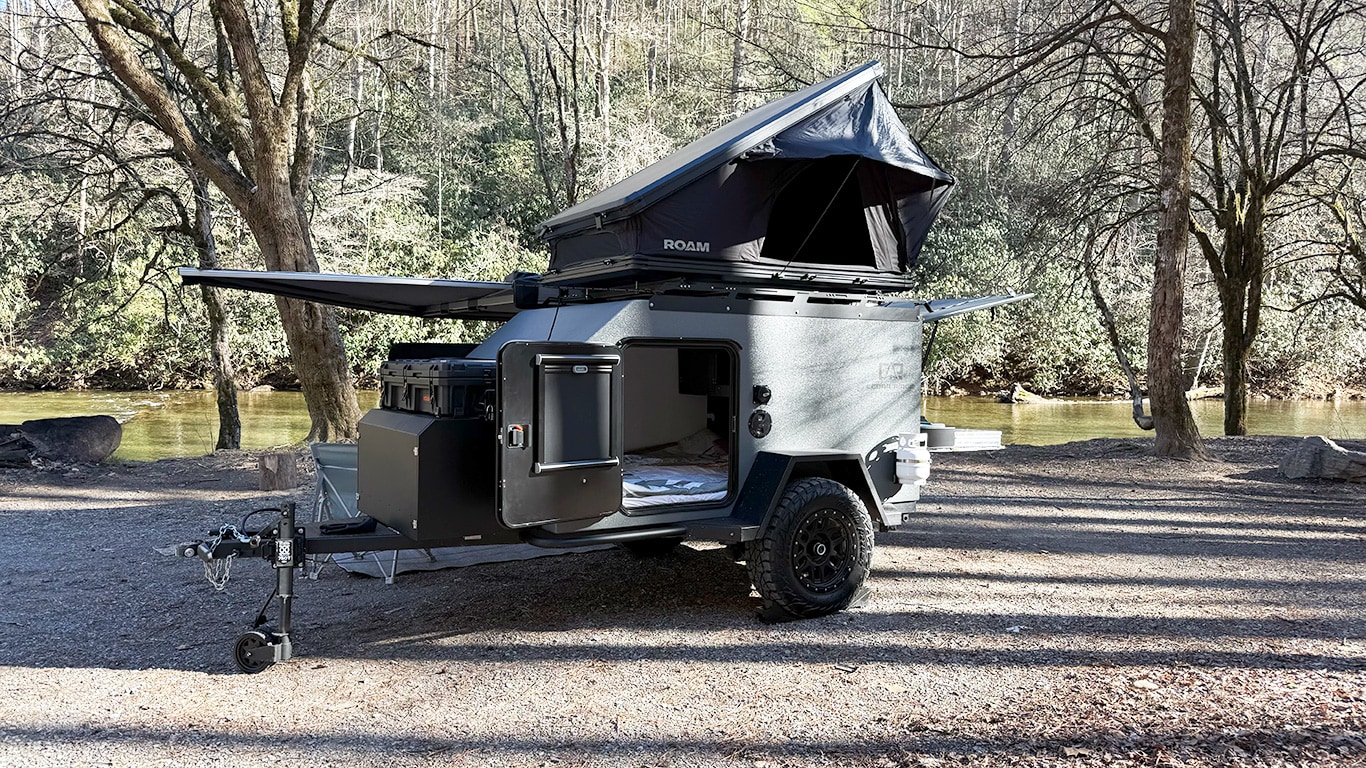Cedar Ridge Deneb XT Off-Grid Adventure Trailer with Roof Top Tent