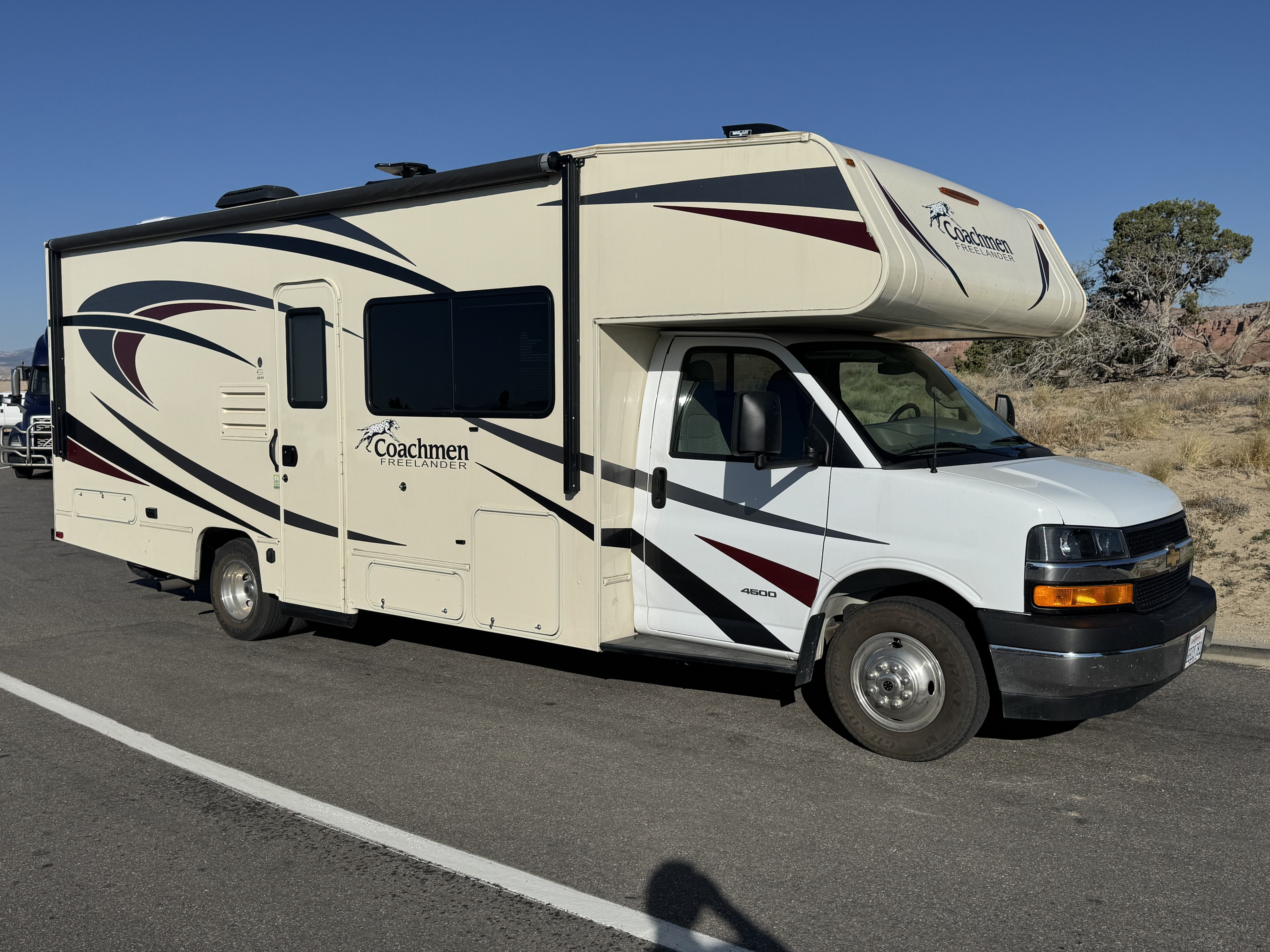 Hit the Road in Comfort – Coachmen Freelander 26RS Adventure-Ready!