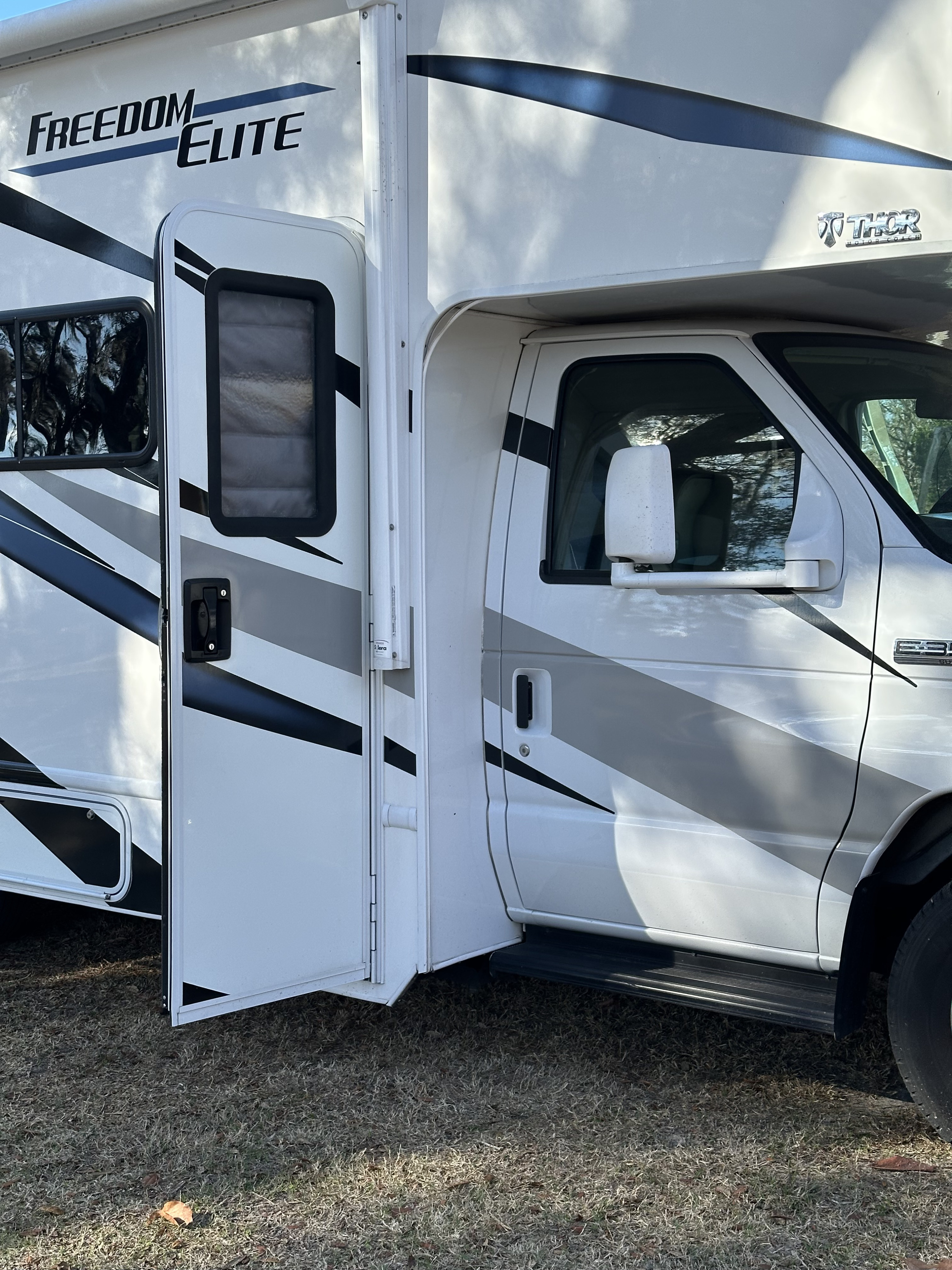 Spacious Camper for all your outdoor camping need