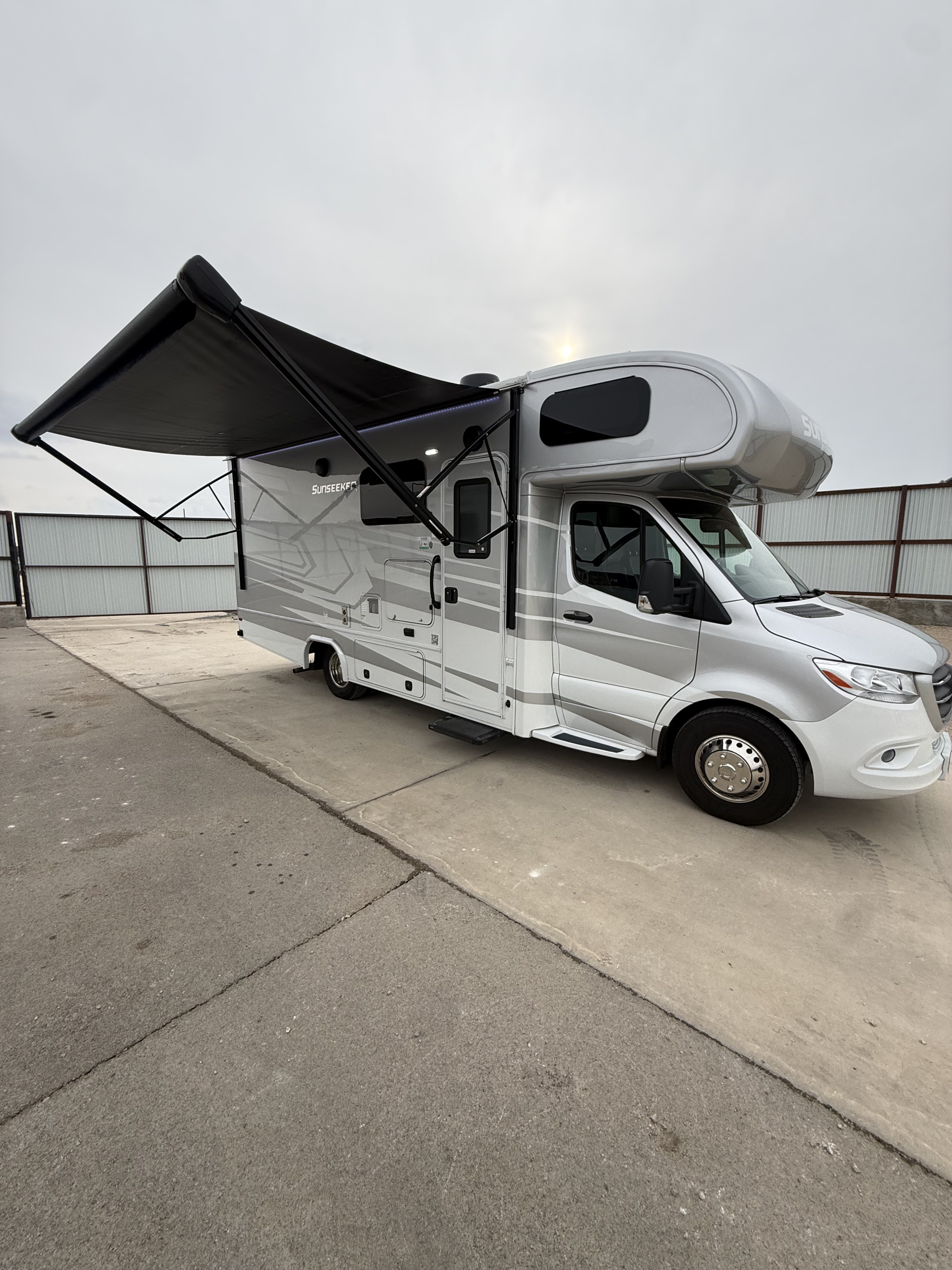 WiFi - Luxurious - Diesel - Great MPG (3)