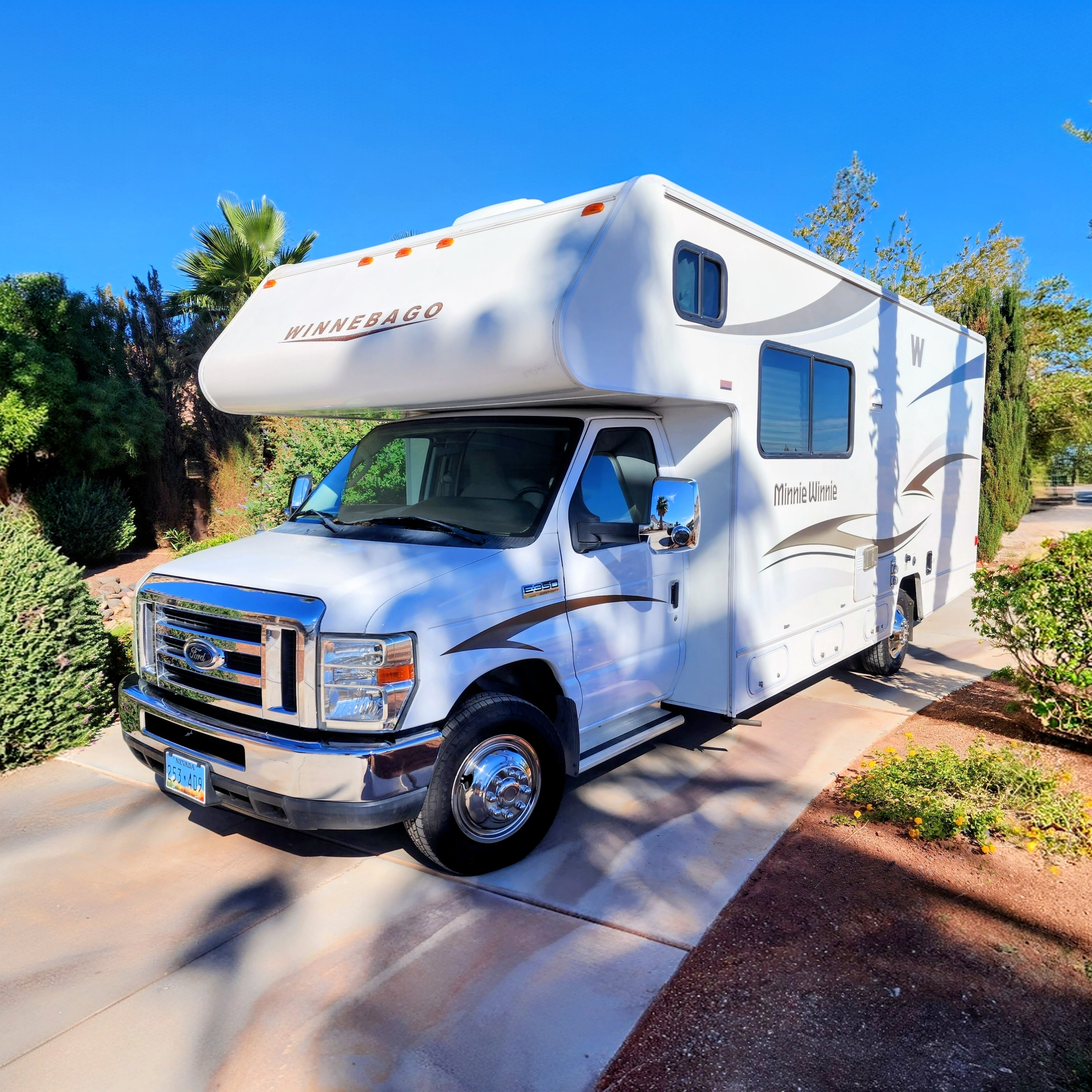 Winnebago Minne Winne 26 Foot Class C Motorhome