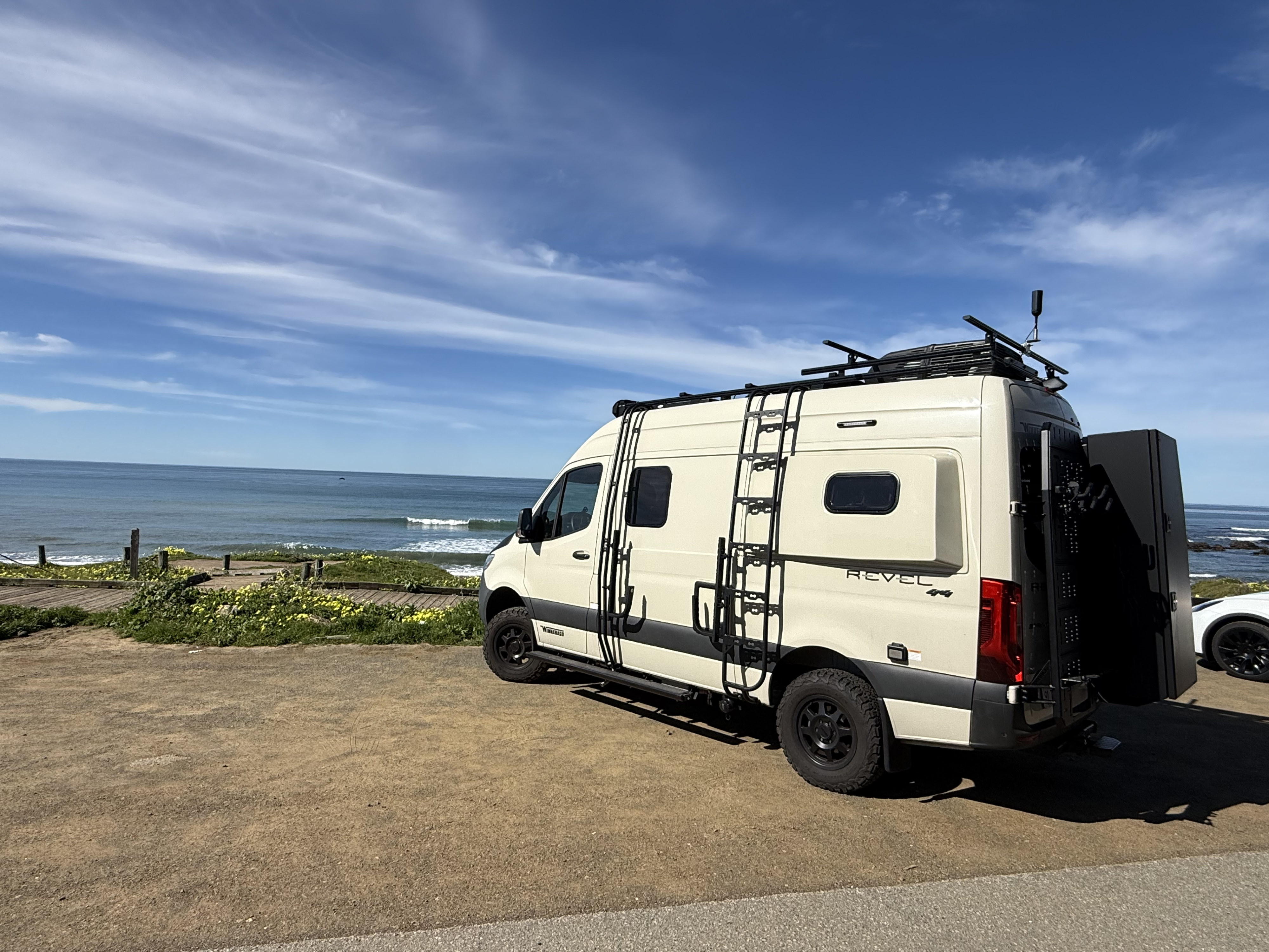 Aventure Van-Winnebago Revel