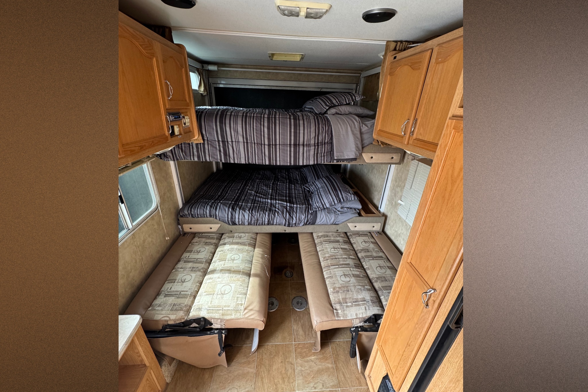 RV rental interior featuring cozy bunk beds and convertible seating, ideal for a comfortable road trip.. Fleetwood Nitrous Hyperlite 190FK 2007