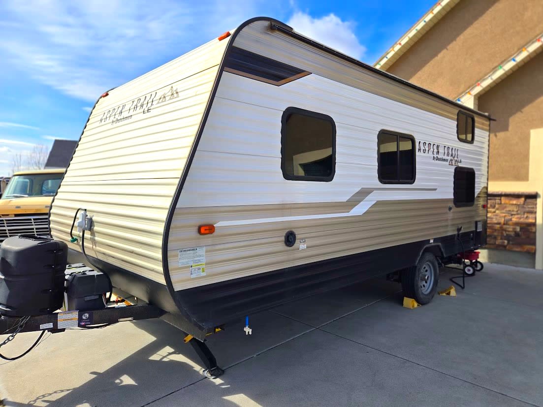 2020 Aspen-Trail Bunkhouse, Sleeps 5. SUV/Half-ton towable