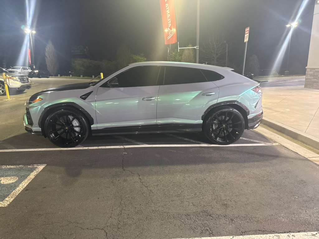 2020 LAMBORGHINI URUS