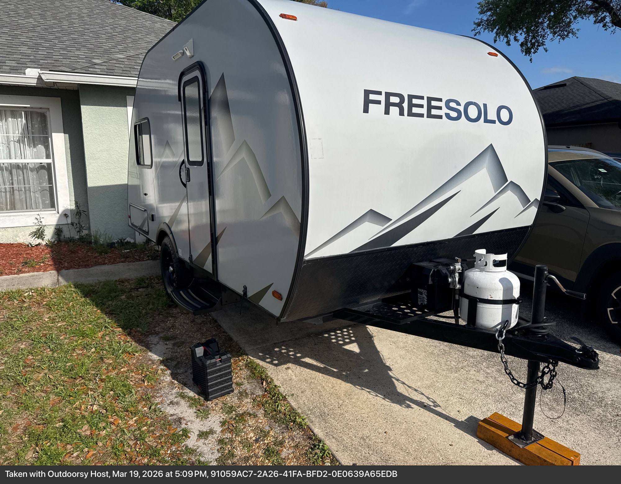Fully Stocked 2022 Free Solo | Cozy Small Lightweight Sleeps 4