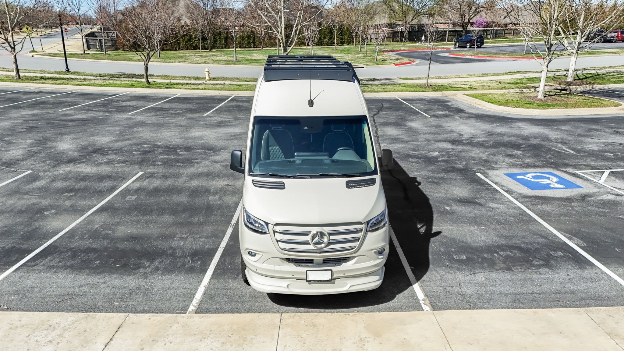 Luxury Mercedes coach – Easy to drive park and navigate- Seat 8 Sleeps 2