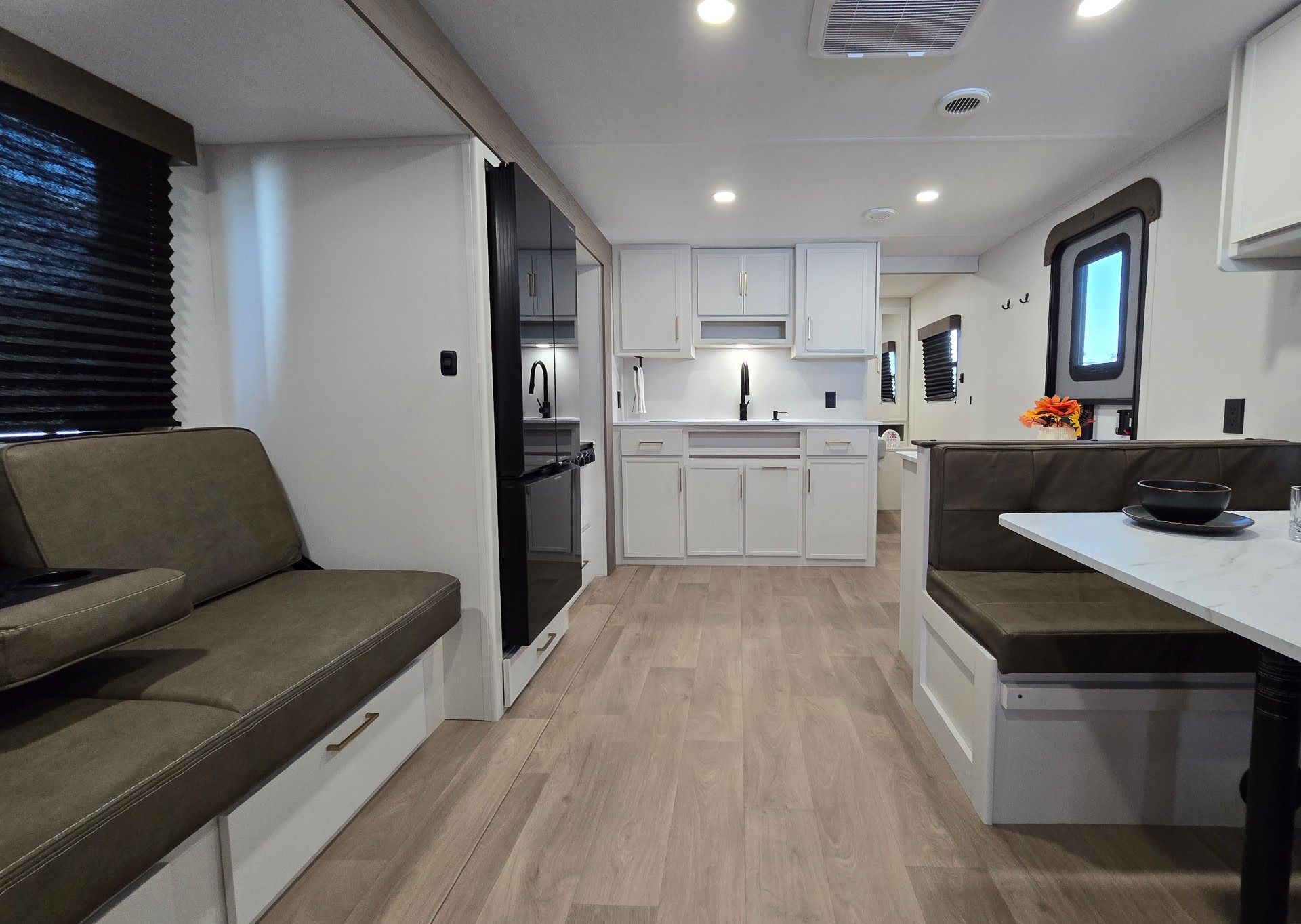 2026 Transcend Xplor 26BHX - Sleeps 8 (Delivery Only)!