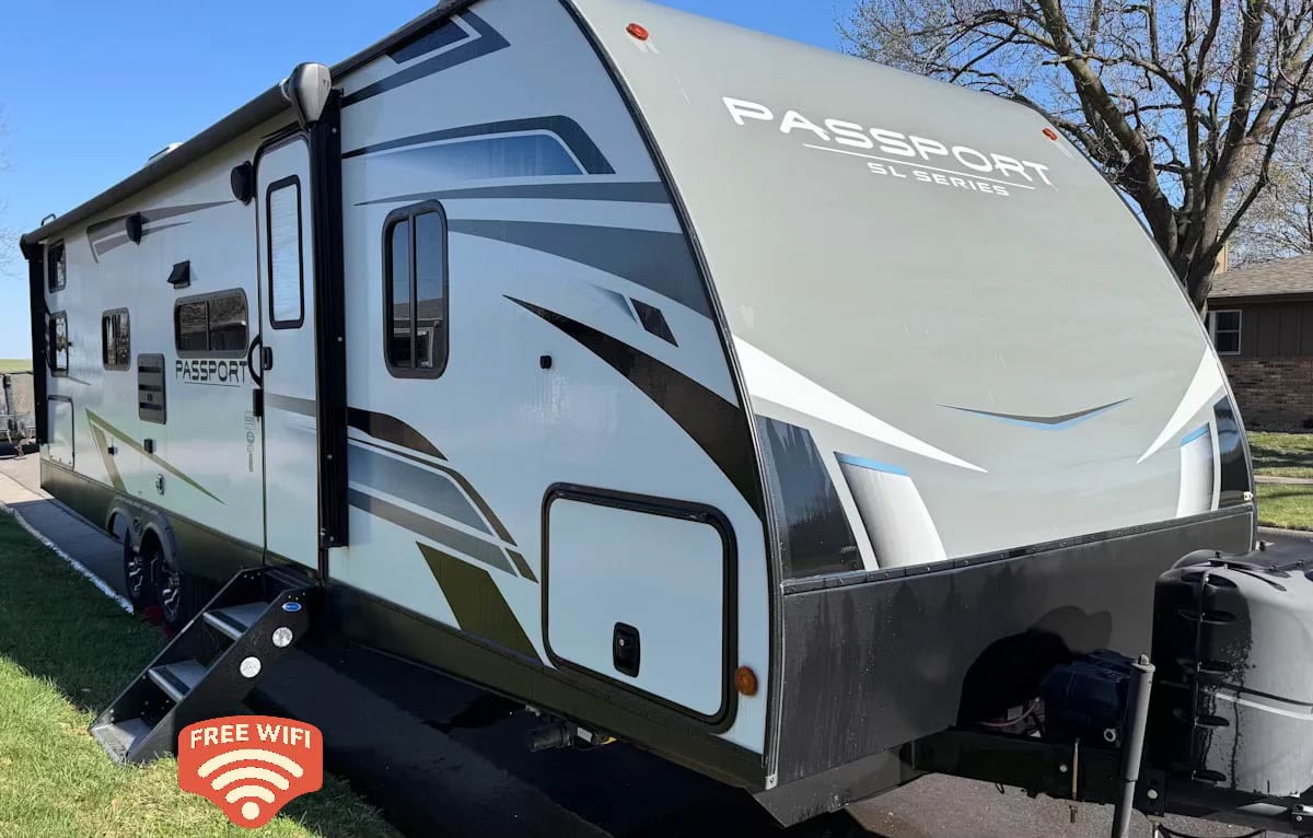 Free included Wi-Fi* Delivery Only** Room for the entire family!!