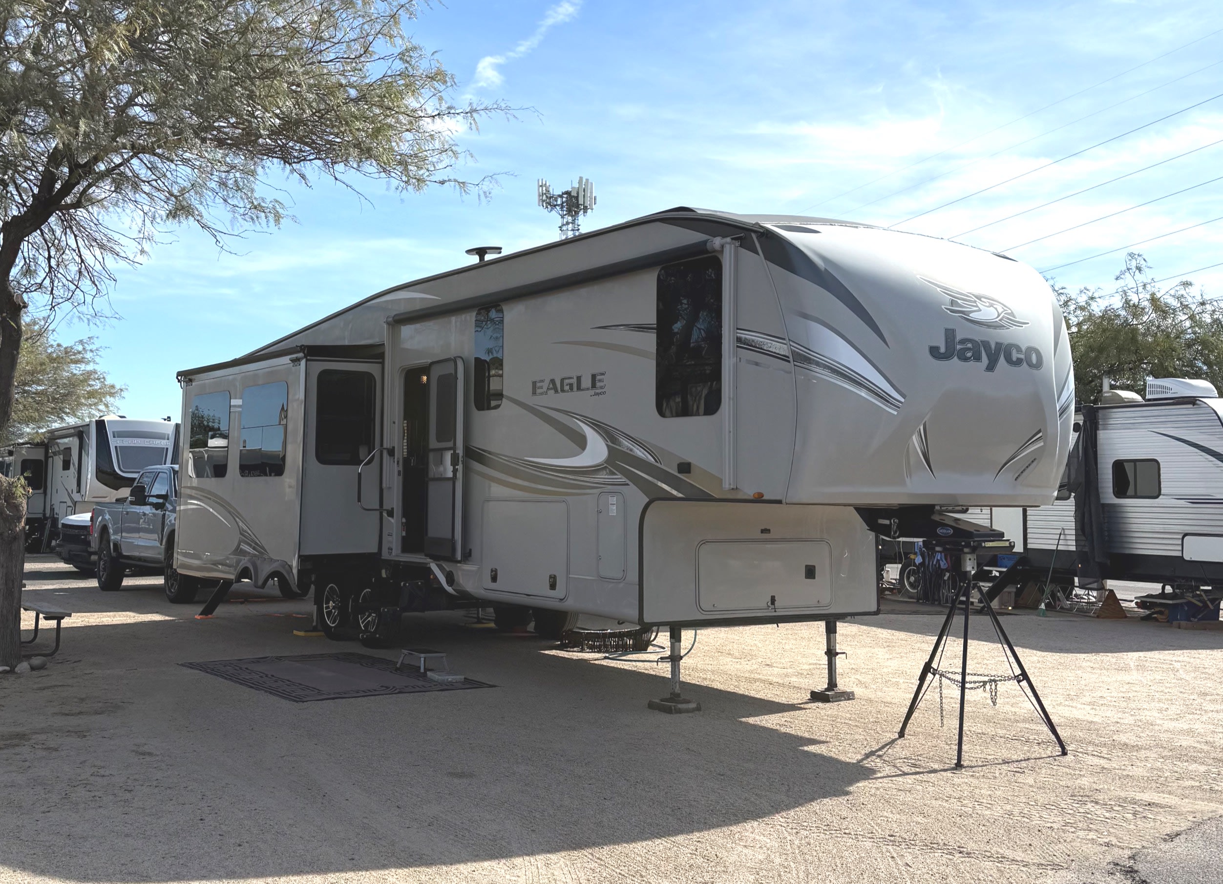 Spacious Fifth Wheel near Hershey – Sleeps 4-Delivery/Set Up fee REDUCED