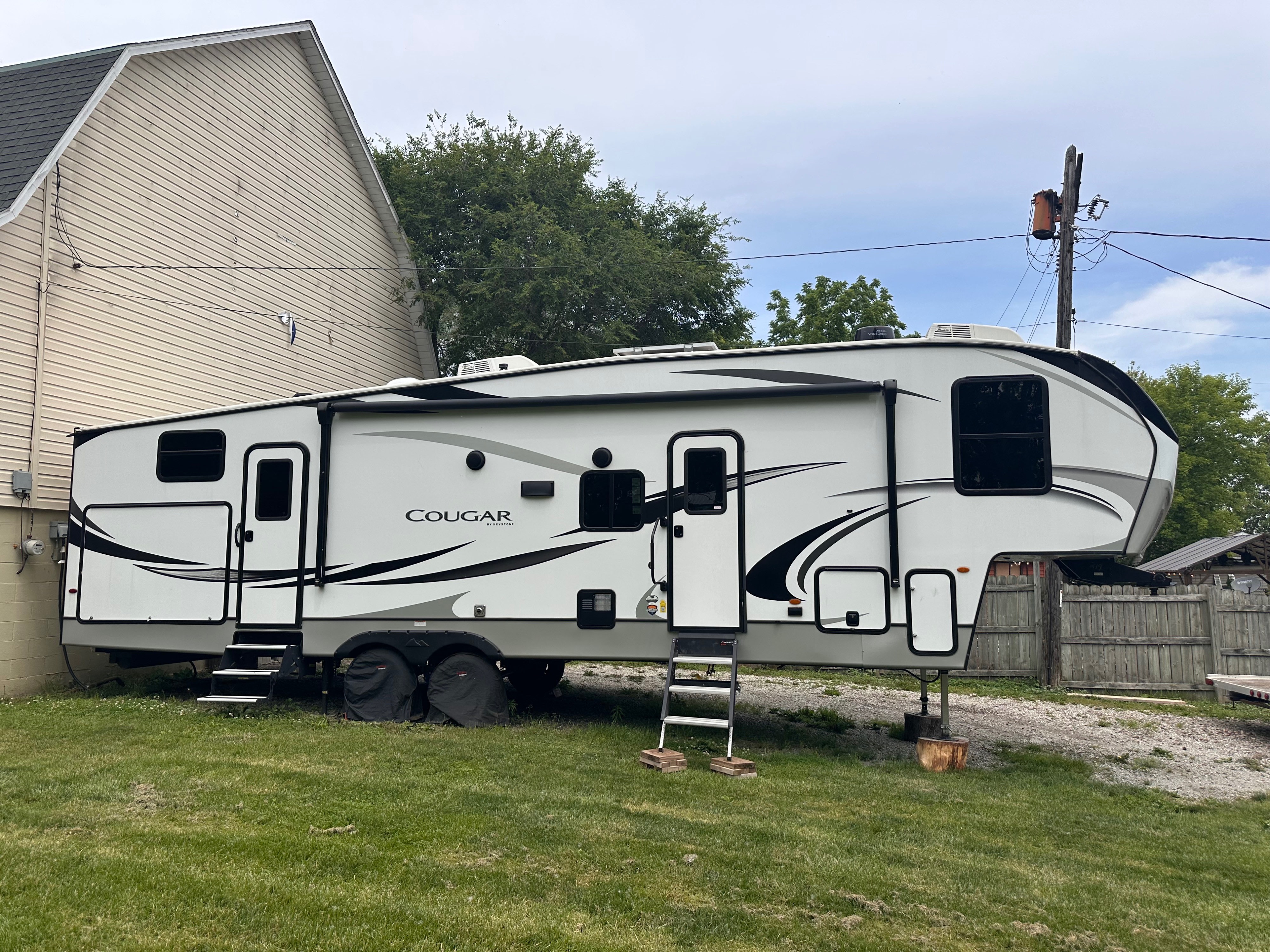 2022 Keystone Cougar 32BHS Fifth Wheel