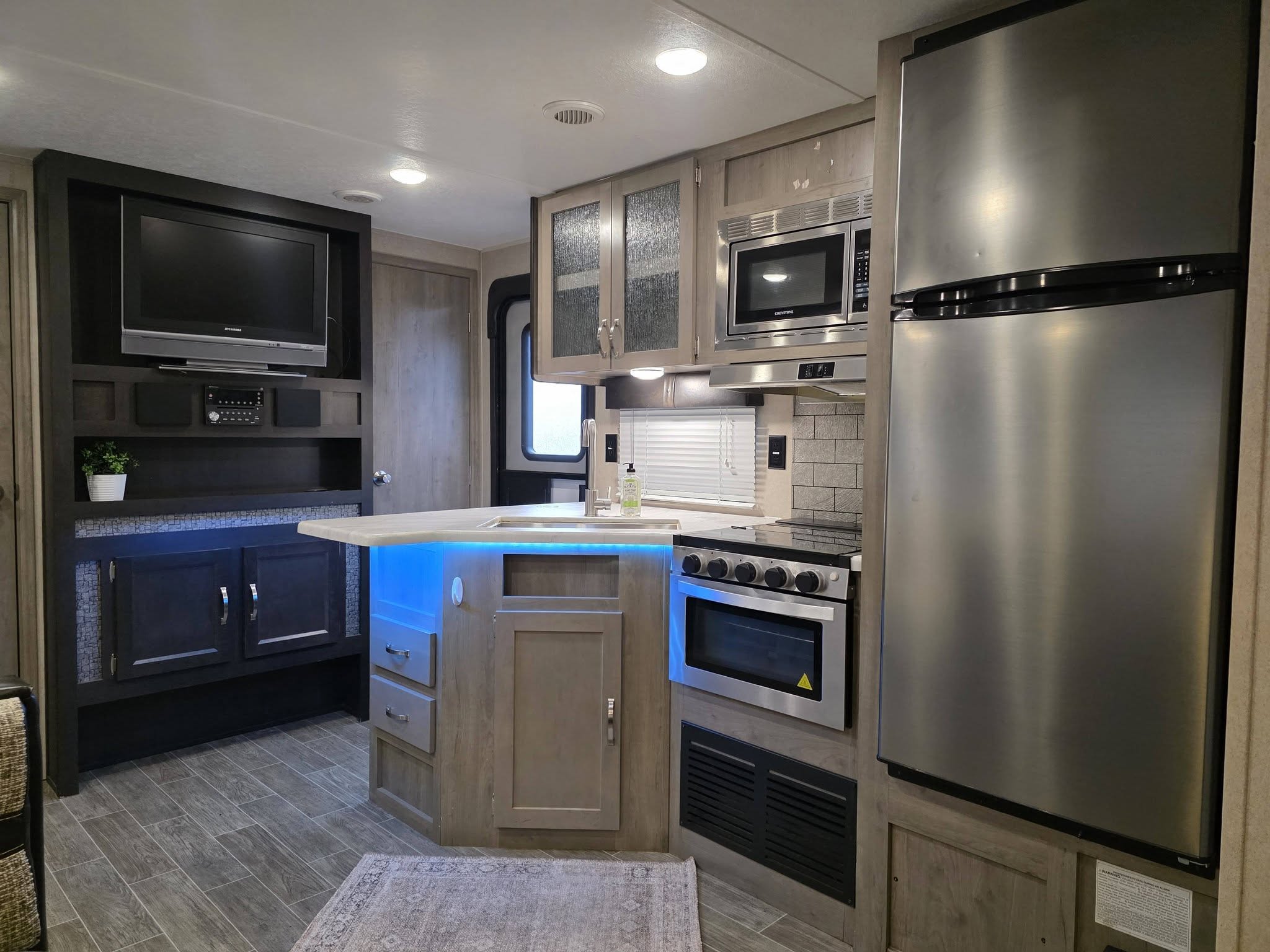 2020 Puma Bunkhouse Sleeps 7 *Spacious* Outdoor Kitchen
