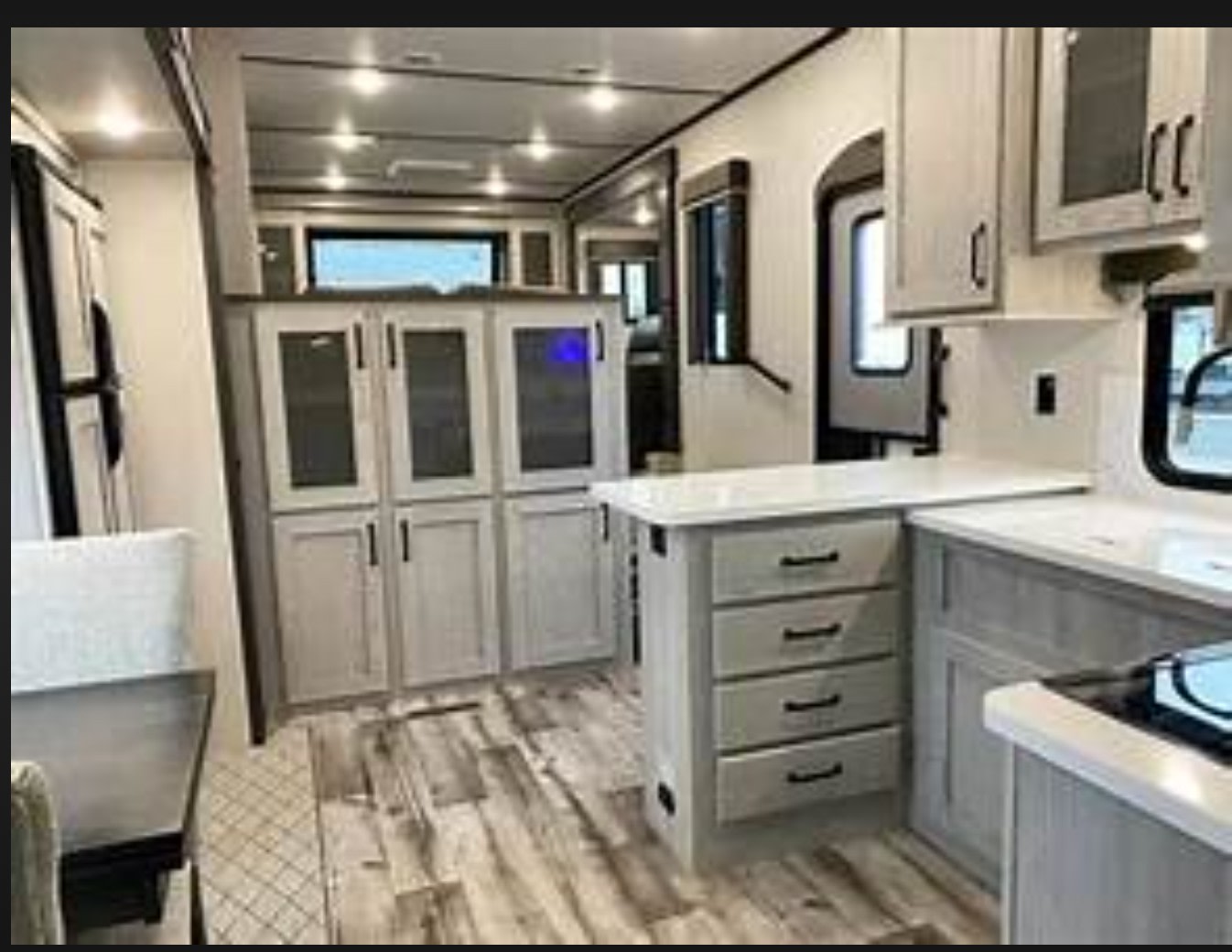 Hannah Montana Sleeps 10; Loft 2 entry doors 5th wheel