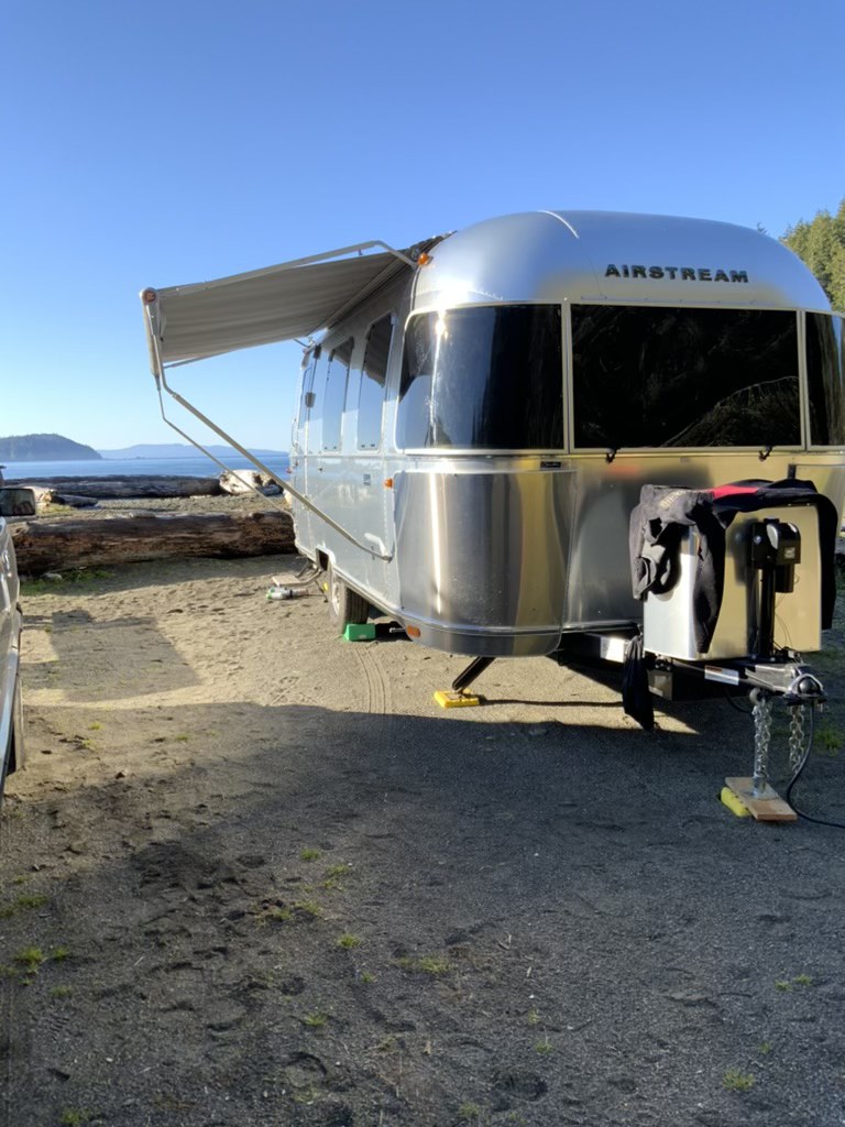 Miraj - Airstream Caravel 22FB Travel Trailer