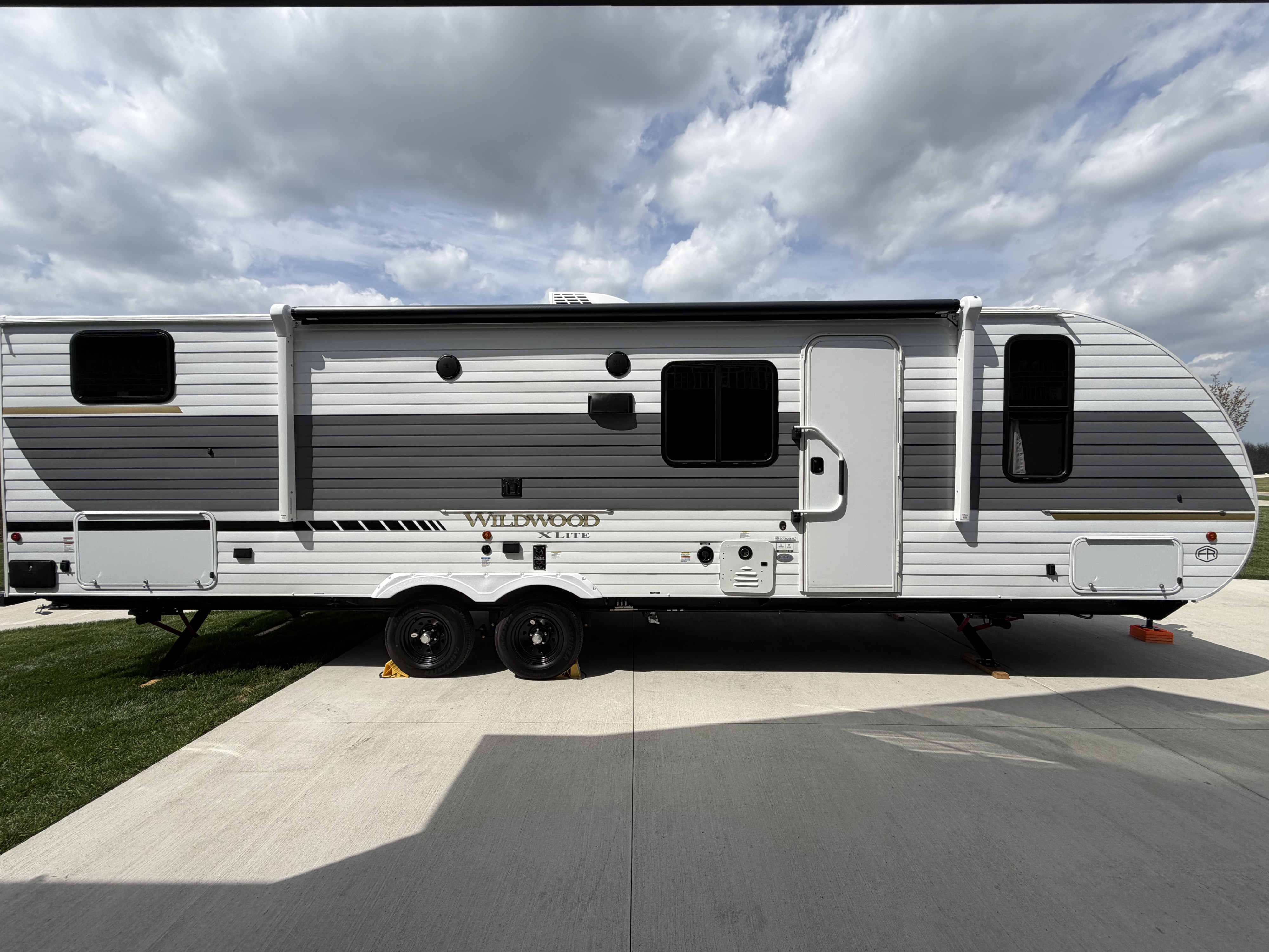 NEW 2026 Wildwood 273QBXL Bunkhouse Camper Trailer