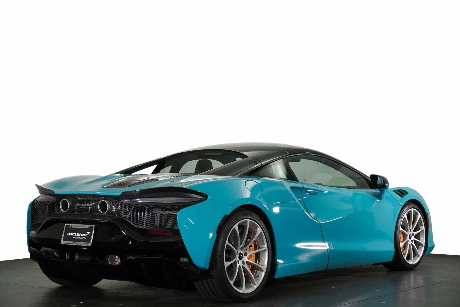 2023 McLaren Artura