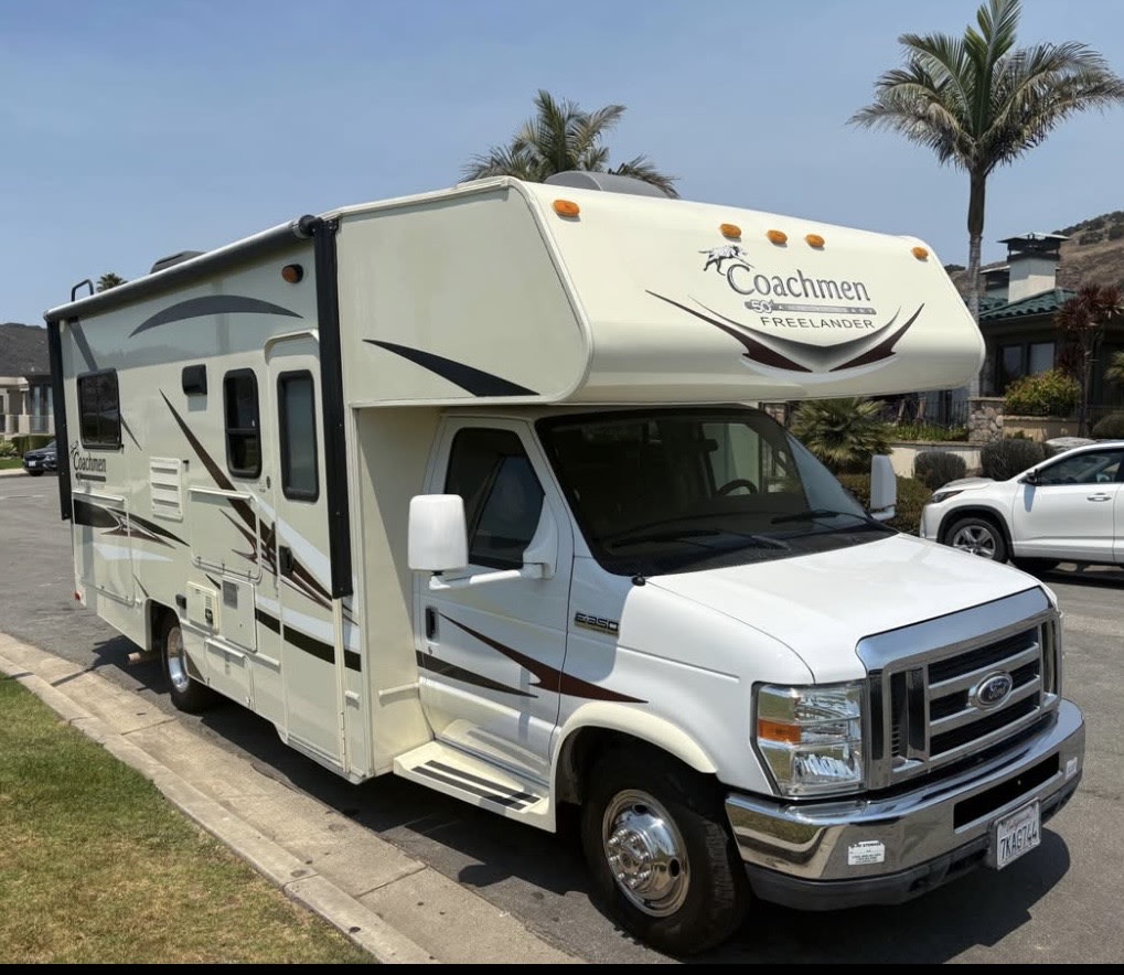 2015 Coachmen Freelander 22QB-Easy-to-Drive, Fully Loaded Adventure Rig!