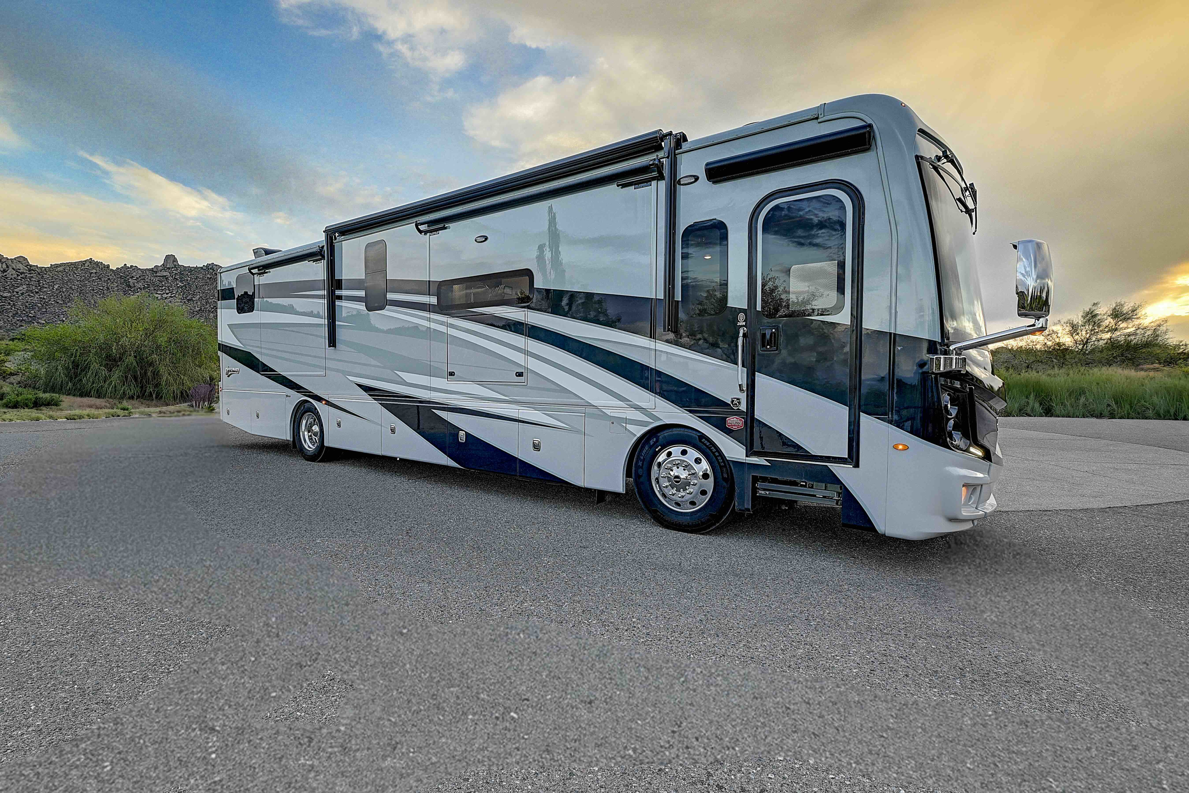 ***Brand New Diesel Luxury Class A Motor Coach*** 2025 Fleetwood Discovery