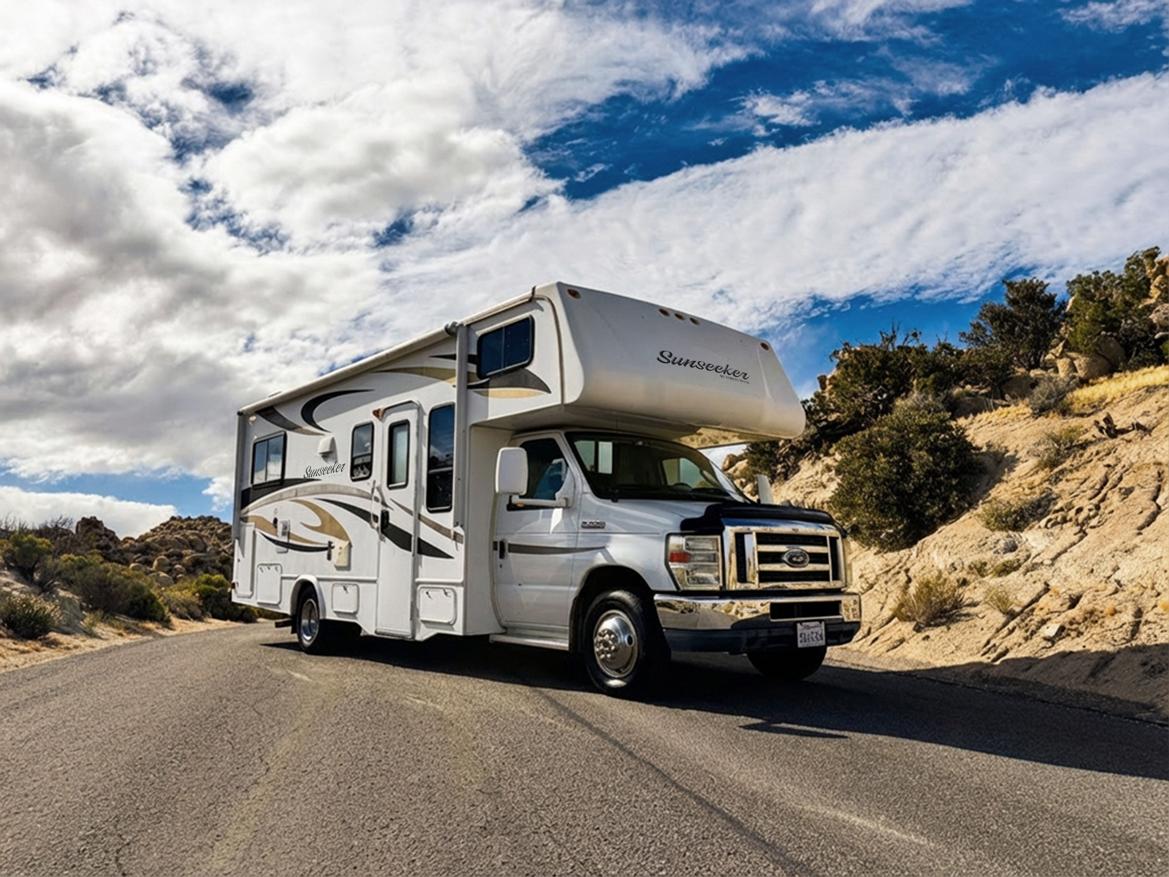 Escape for the weekend, rent the cozy Happy Camper Sunseeker!