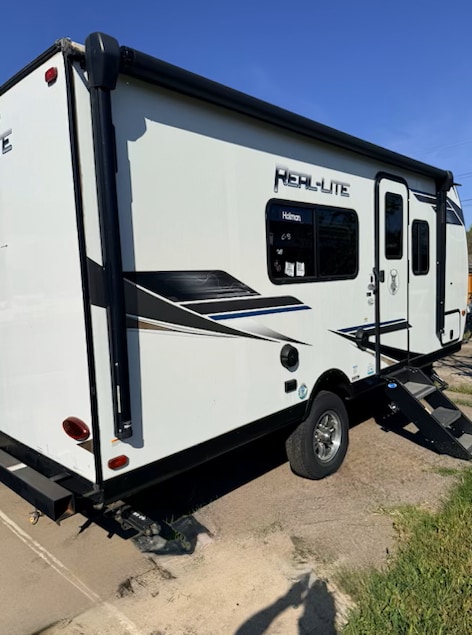 2021 Real-Lite Mini RL-184 | Easy Tow | Sleeps 3 | Fully Equipped