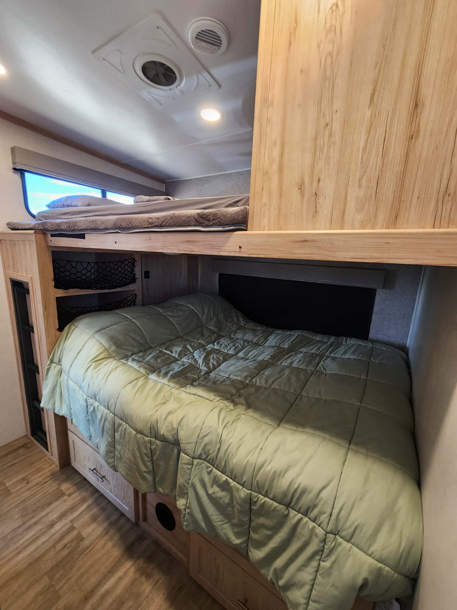 Cozy rv rental bunk beds with storage nets, drawers, and a window for natural light. Perfect sleeping area!. Alliance RV Avenue 2022