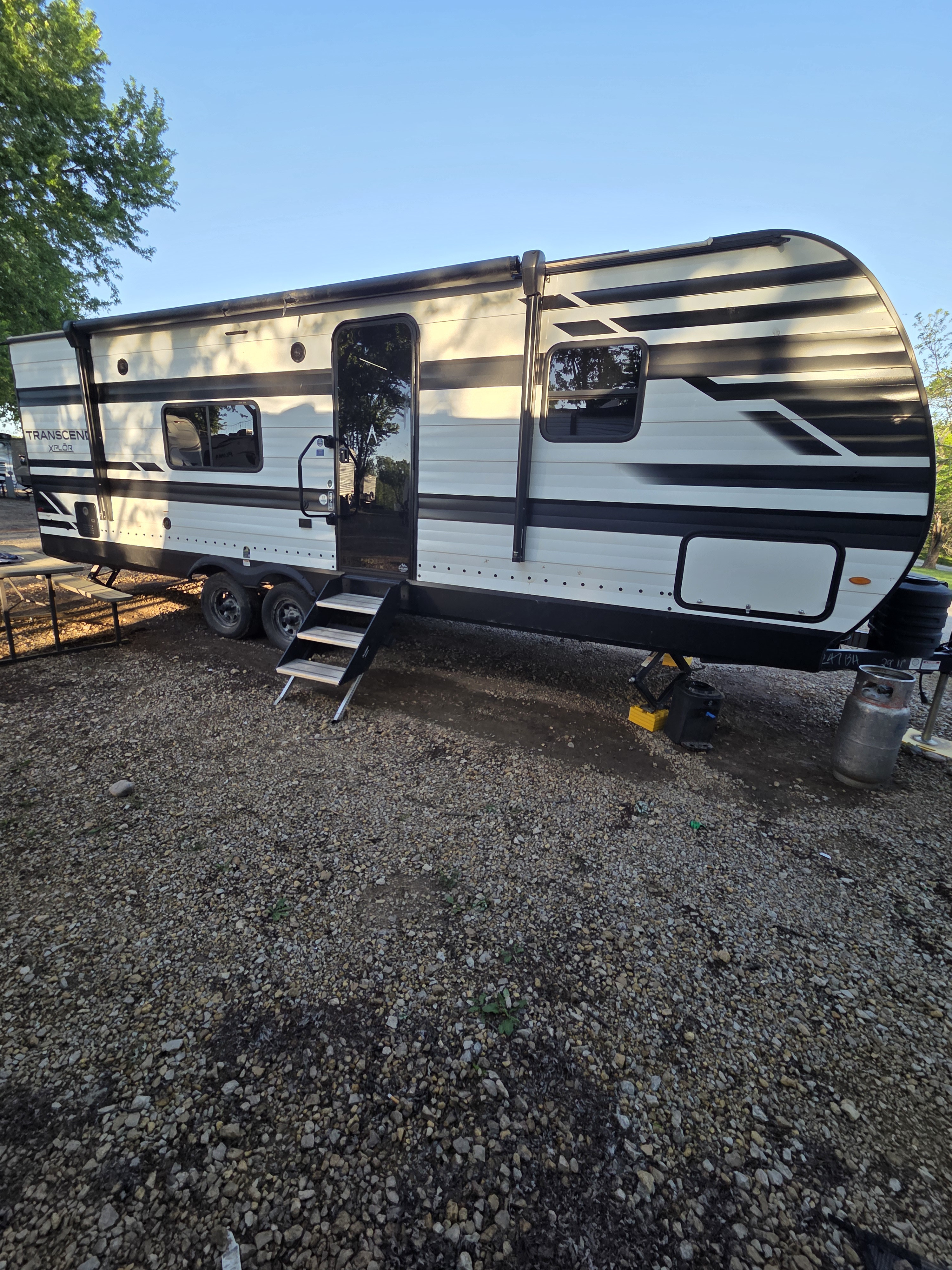 ​2024 Transcend Xplor 247BH: Modern Luxury for Your Next Family Adventure