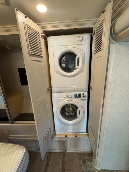 RV rental: Stacked, compact washer and dryer. Enjoy convenient laundry facilities while traveling.. Kountry Star Kountry Star Motorhome 2022