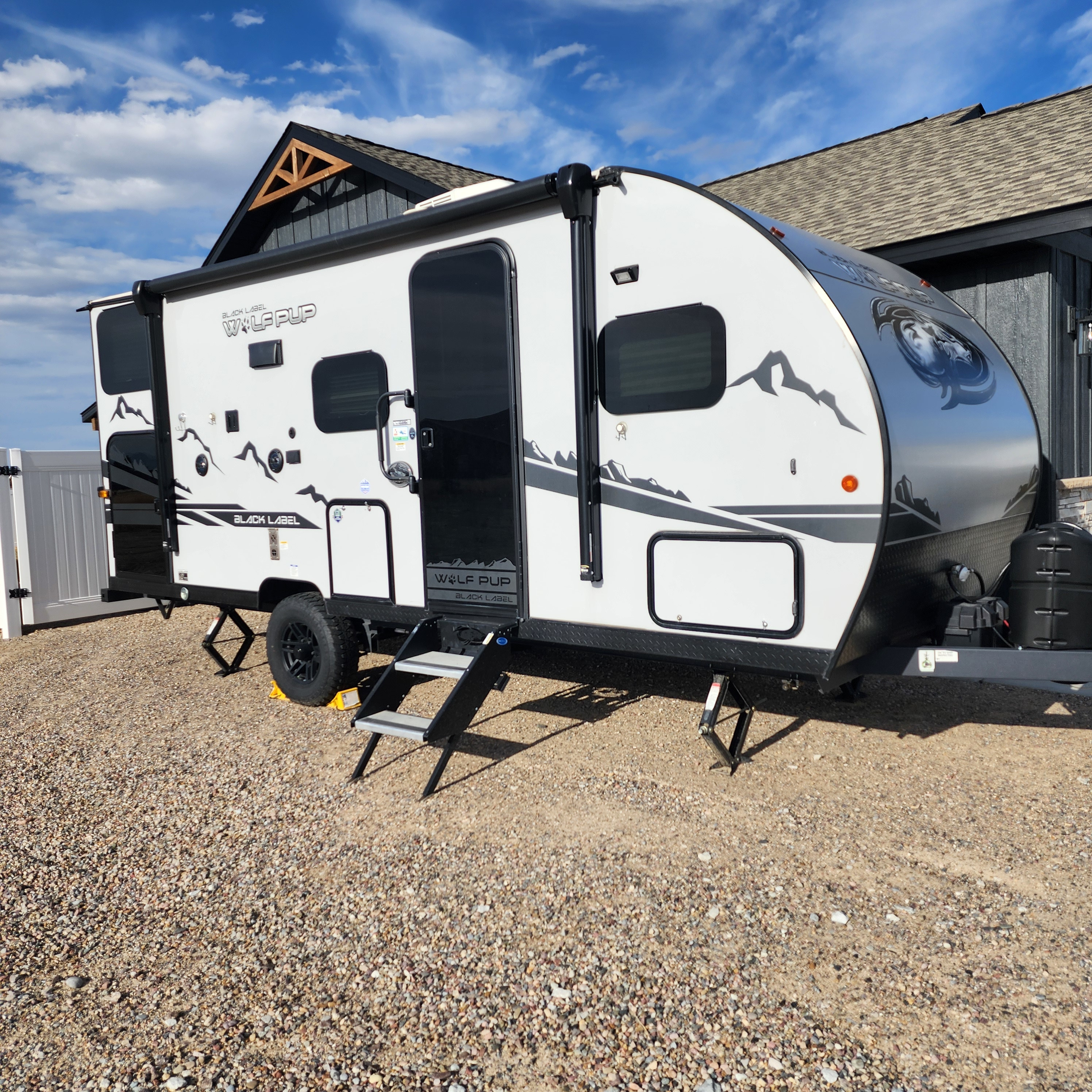 2022 Forest River Cherokee Black Label – Solar, Generators, Off-Grid Read