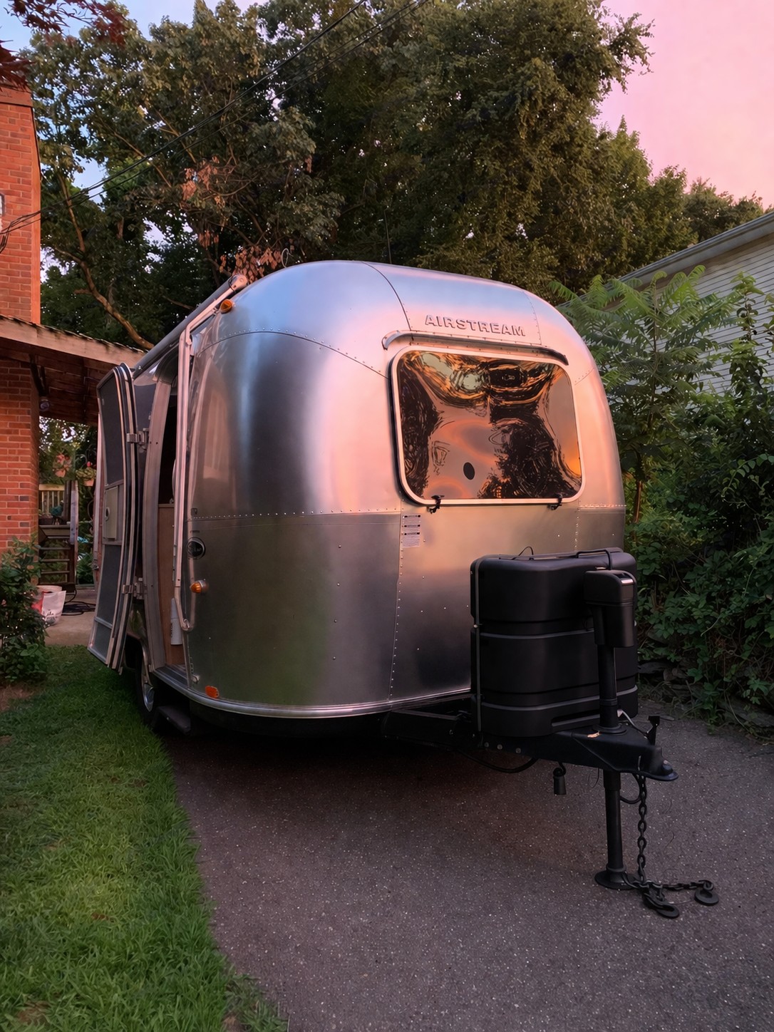 GUNNAR | Cozy Airstream Stay + Event Rental | Delivery Available
