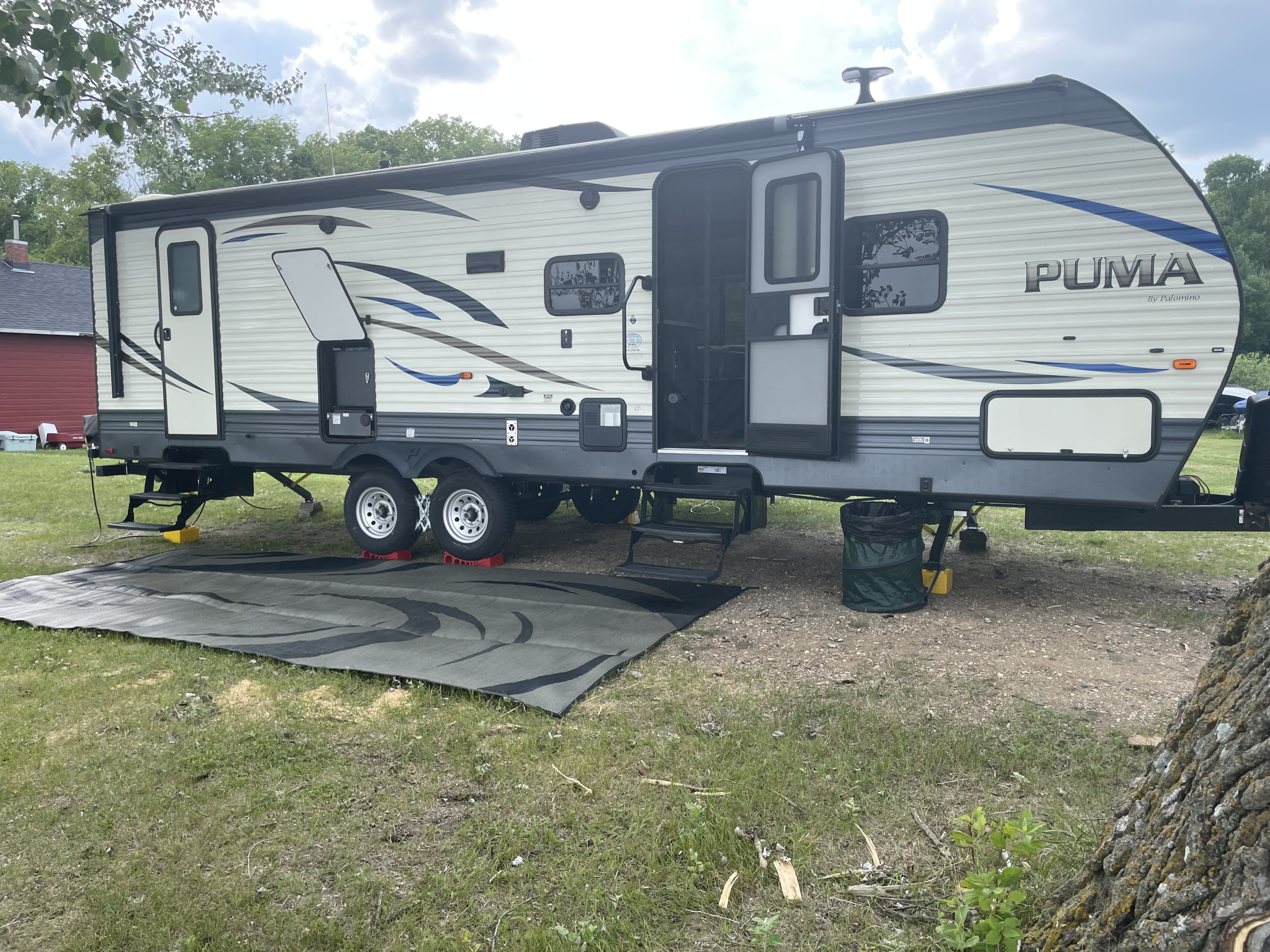 Spacious Family Camper: 5+ People, Fully Furnished, 1/2T towable