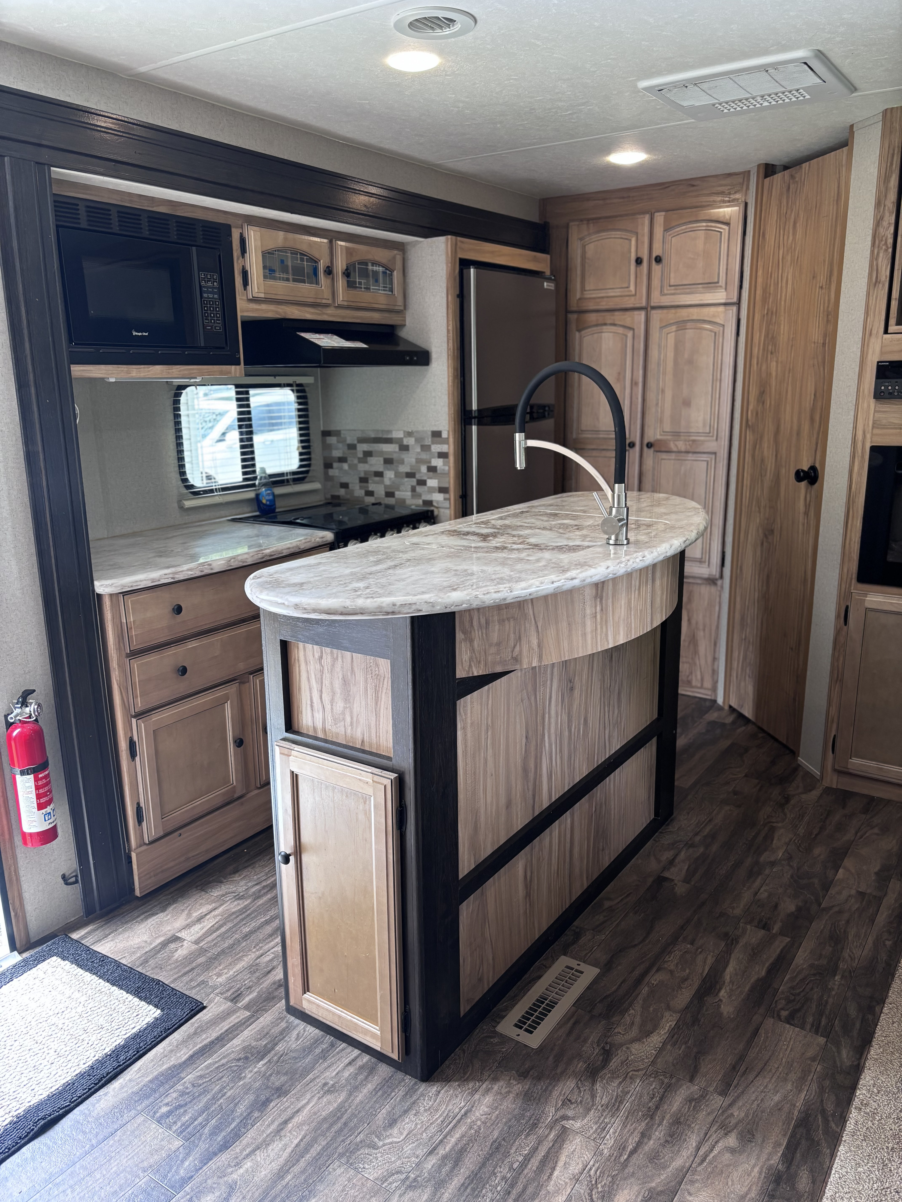 Cozy Cabin On Wheels *Pet-Friendly!*Delivery Only**