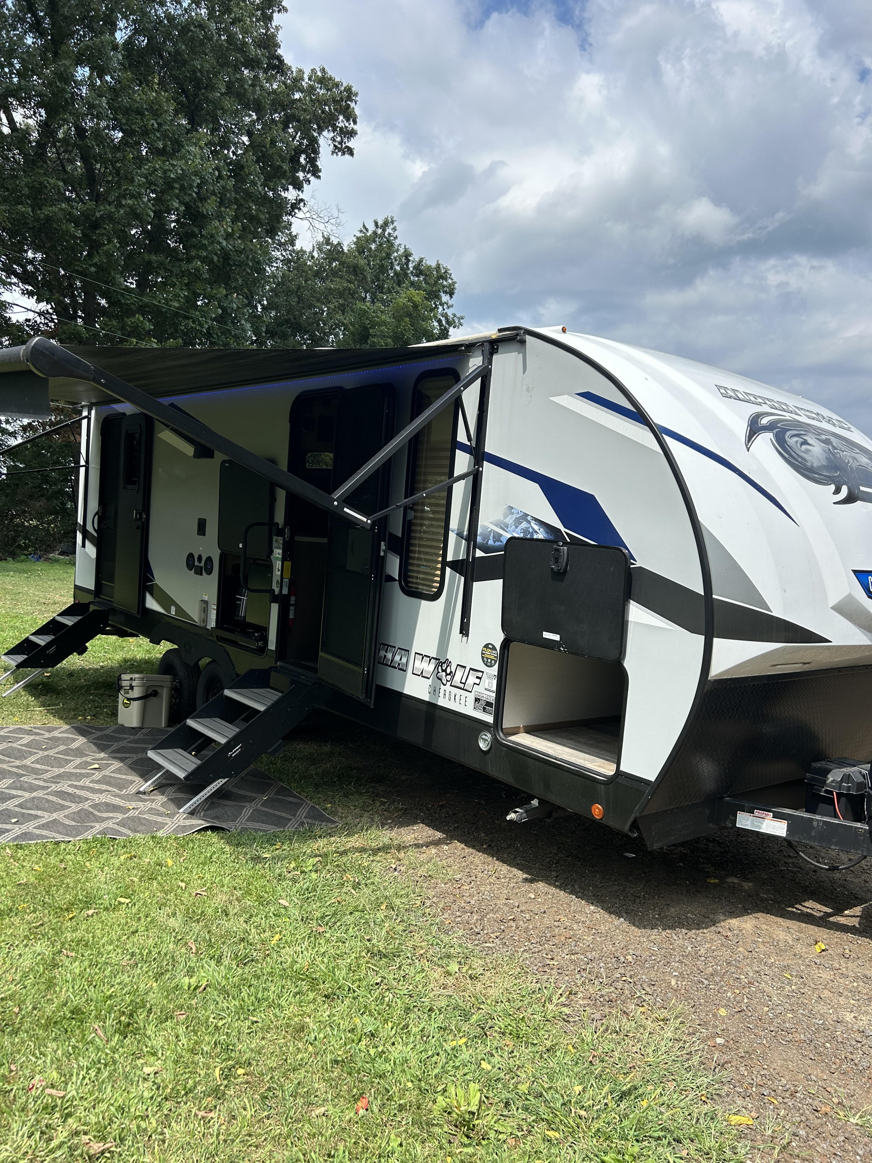 2023 Cherokee Arctic Wolf 23DBH-L