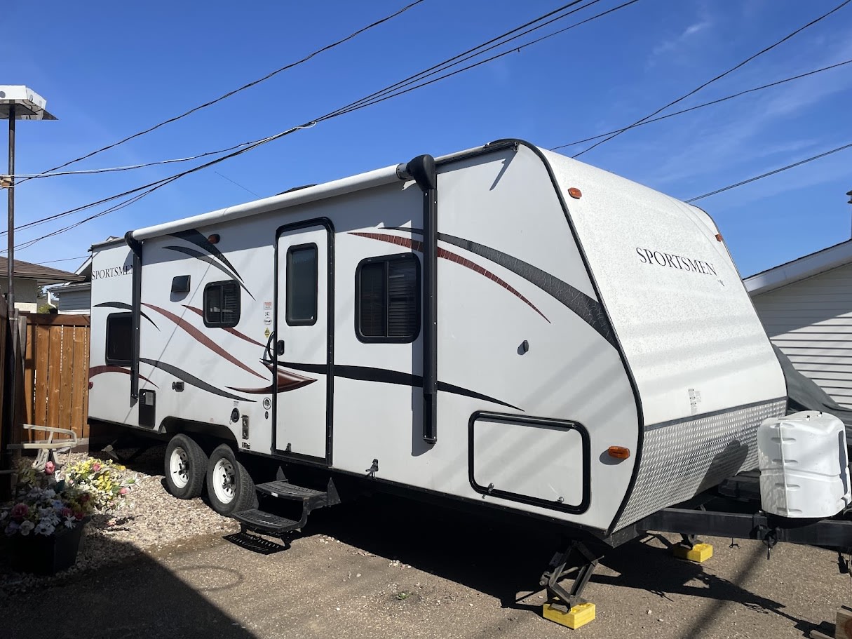 2015 Sportsman  Lightweight Family RV – A/C,  Sleeps  5 , Easy Towing